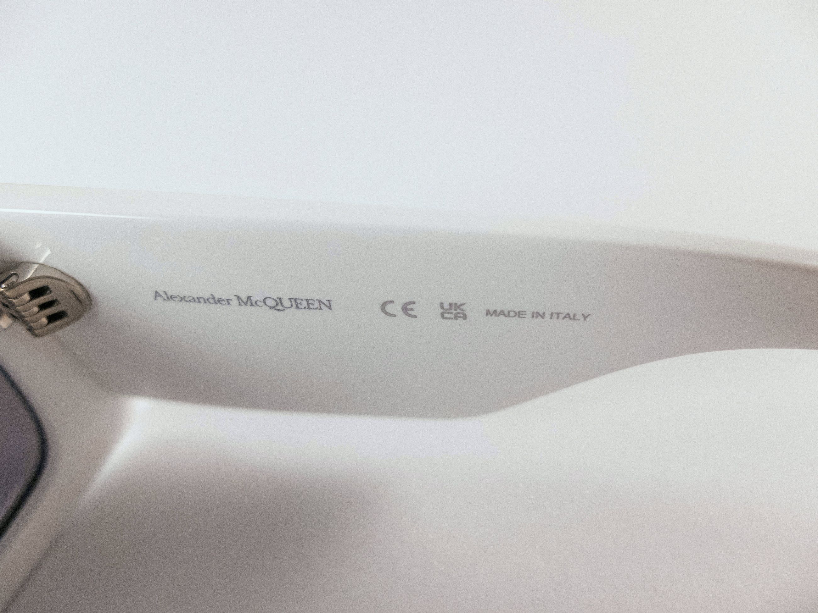 Alexander McQueen ALEXANDER MCQUEEN white rectangle frame bold sunglasses Size ONE SIZE - 8 Thumbnail