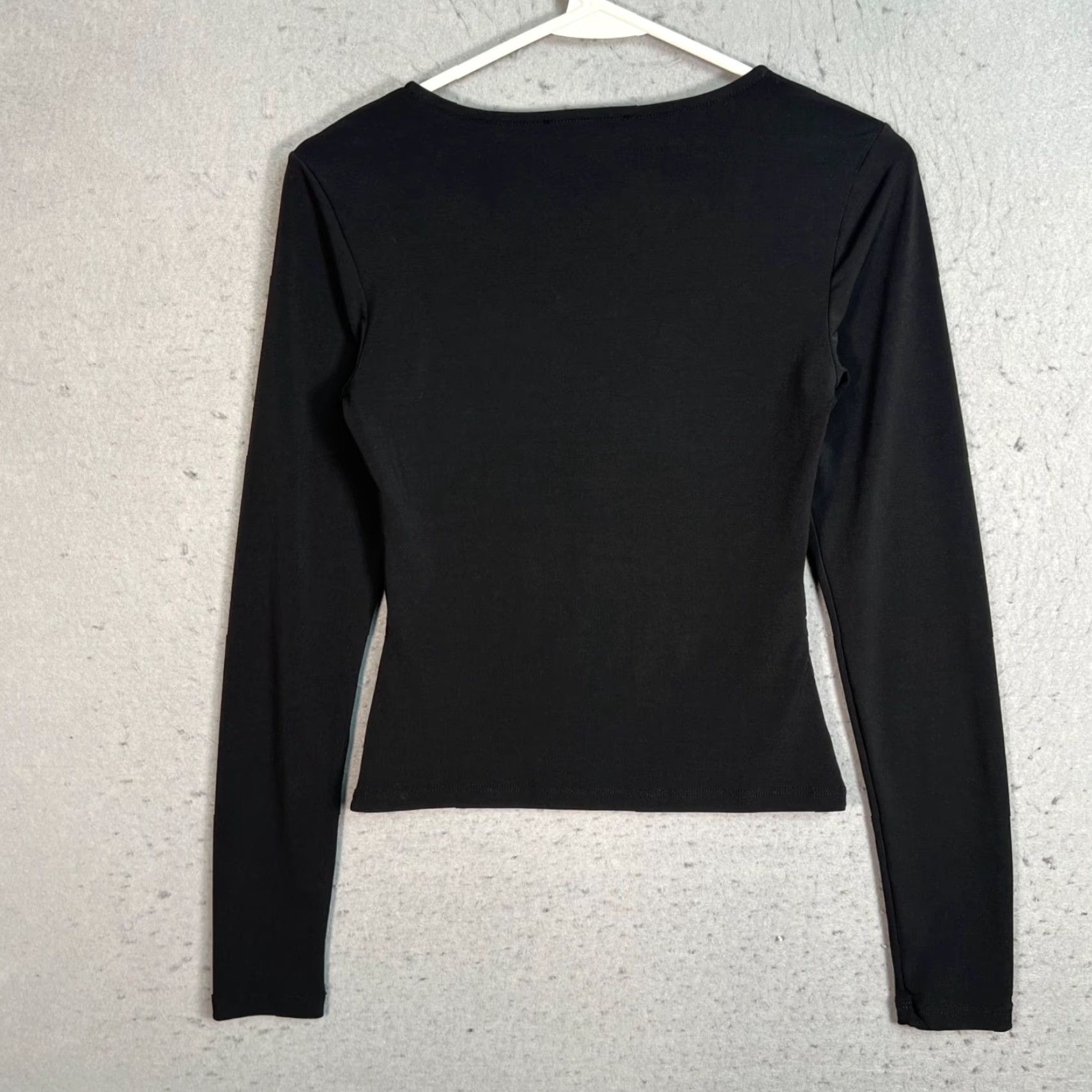 Vintage VINTAGE NA-KD Womens Size Small Black Long Sleeve Top With V-Neck Cutout Shirt Womens S Black V-Neck Long Sleeve Size S / US 4 / IT 40 - 2 Thumbnail
