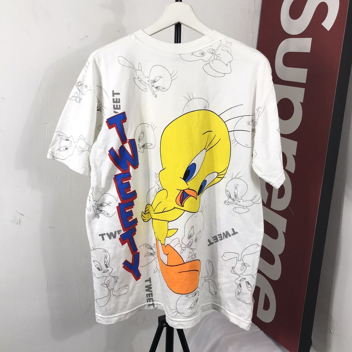 Disney Vtg europe 1996s Tweety Looney Tunes (Full Print) Size US L / EU 52-54 / 3 - 4 Thumbnail