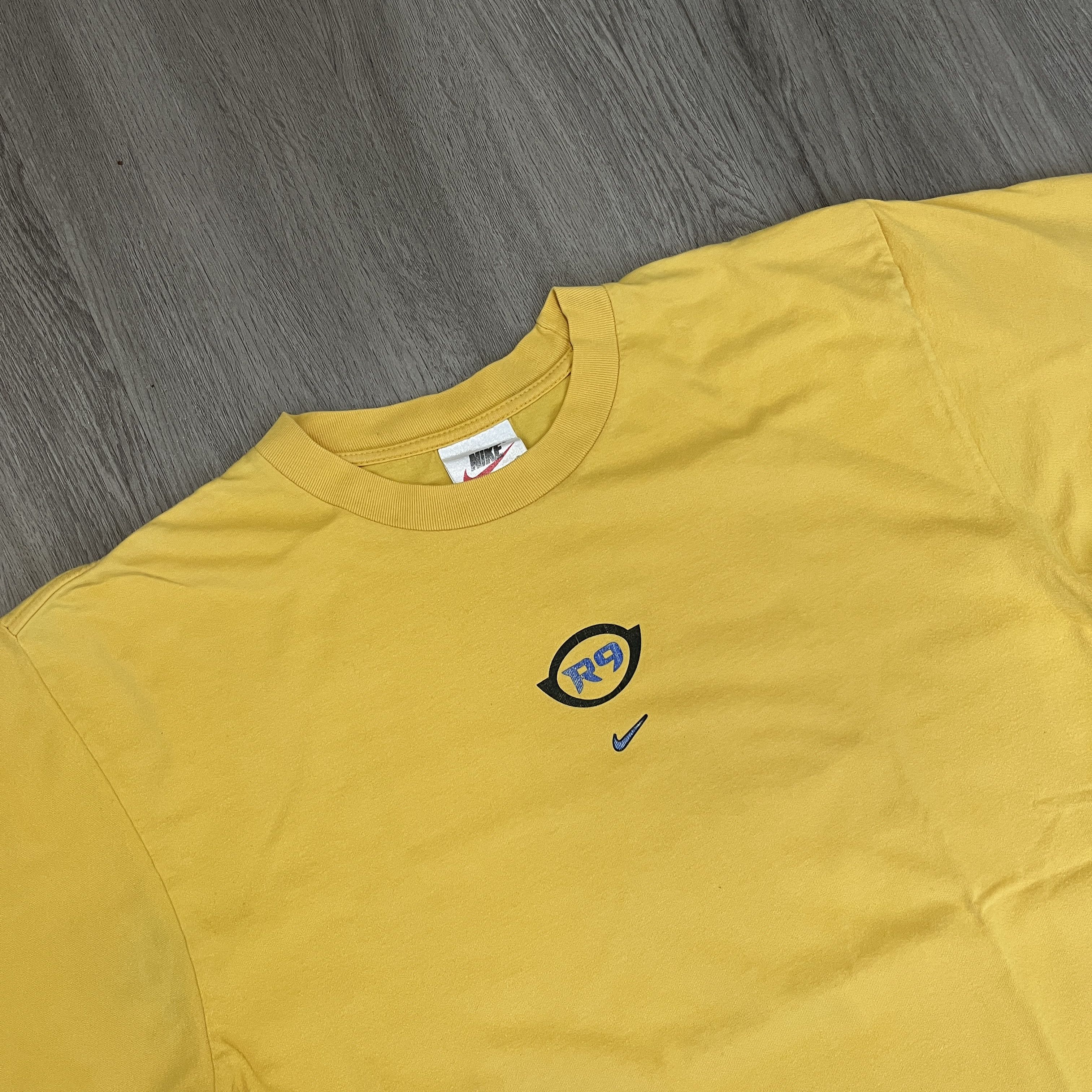 Nike Rare Vintage 90s Nike Football Ronaldo R9 Brasil T Shirt Size US M / EU 48-50 / 2 - 6 Thumbnail
