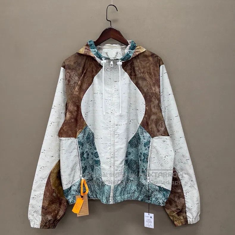 Louis Vuitton Louis Vuitton Marble print hooded windbreaker jacket Size US M / EU 48-50 / 2 - 1 Thumbnail