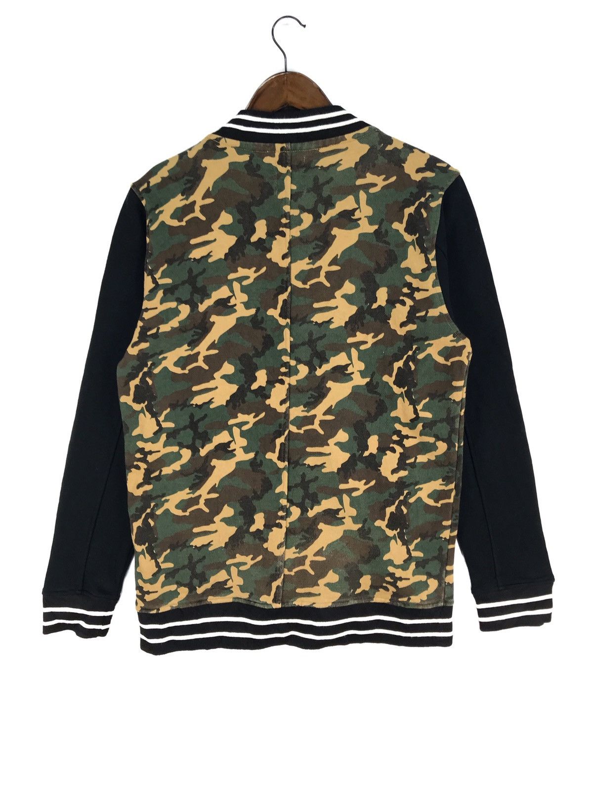 Designer × Japanese Brand × Vintage 💥RARE💥 CAMOUFLAGE VARSITY JACKET Size US L / EU 52-54 / 3 - 4 Thumbnail