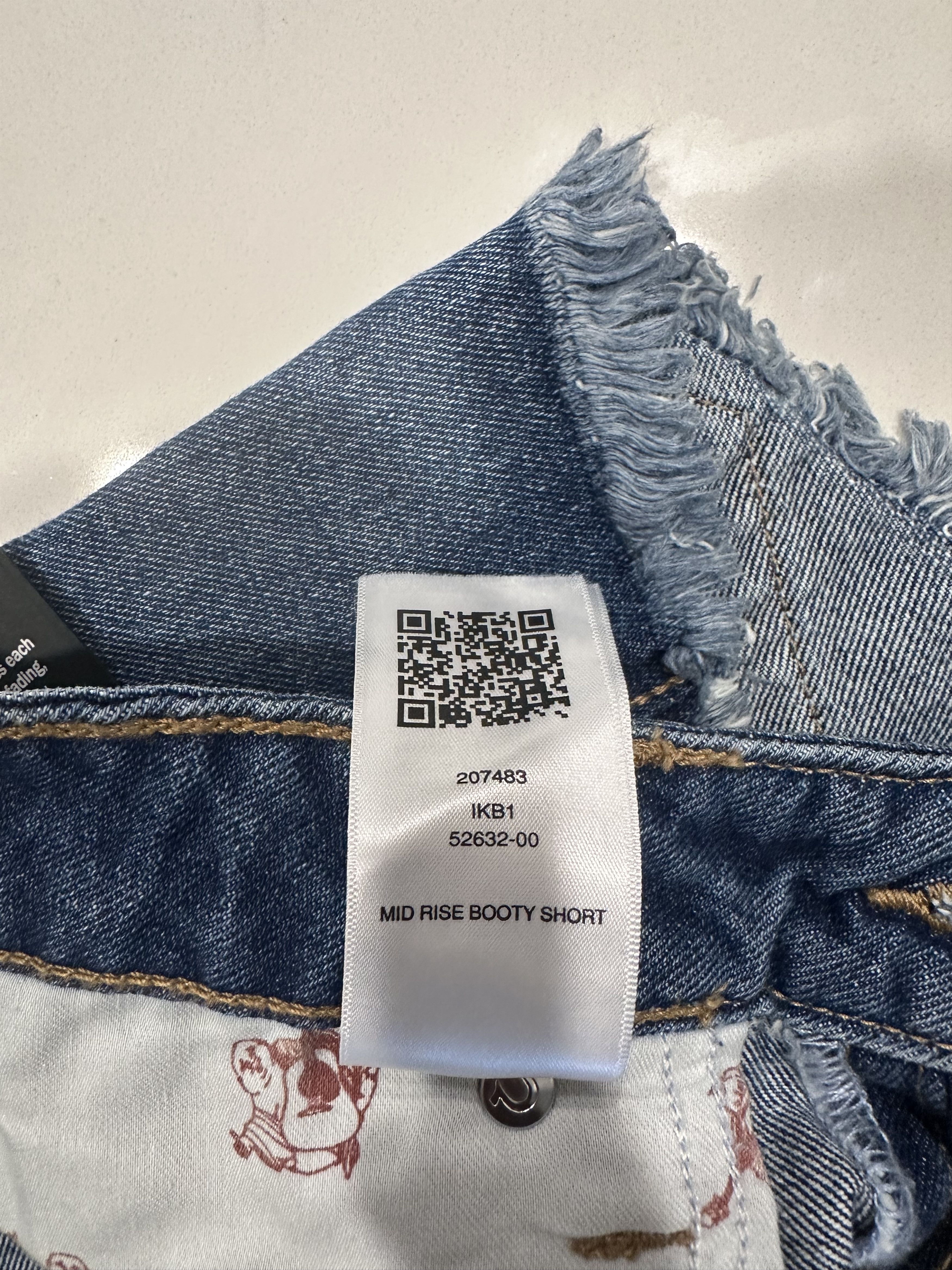 True Religion Mid Rise Booty Short Size 24" / US 00 / IT 34 - 1 Thumbnail