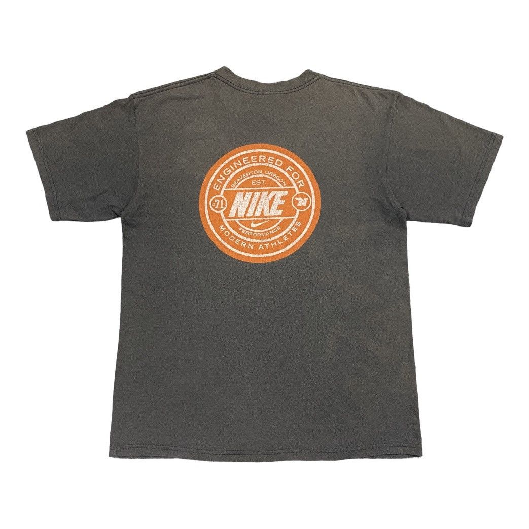 Nike Vintage 90s Nike Swoosh Big Logo Tshirt Size US L / EU 52-54 / 3 - 1 Thumbnail