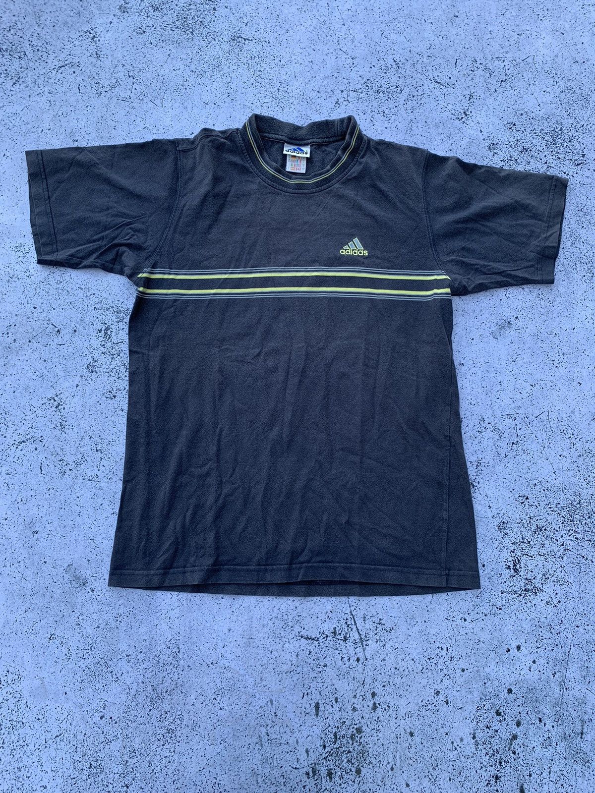 Adidas Vintage Adidas Sun Faded T-shirt Mini Logo Tee Y2K USA Size US S / EU 44-46 / 1 - 2 Thumbnail