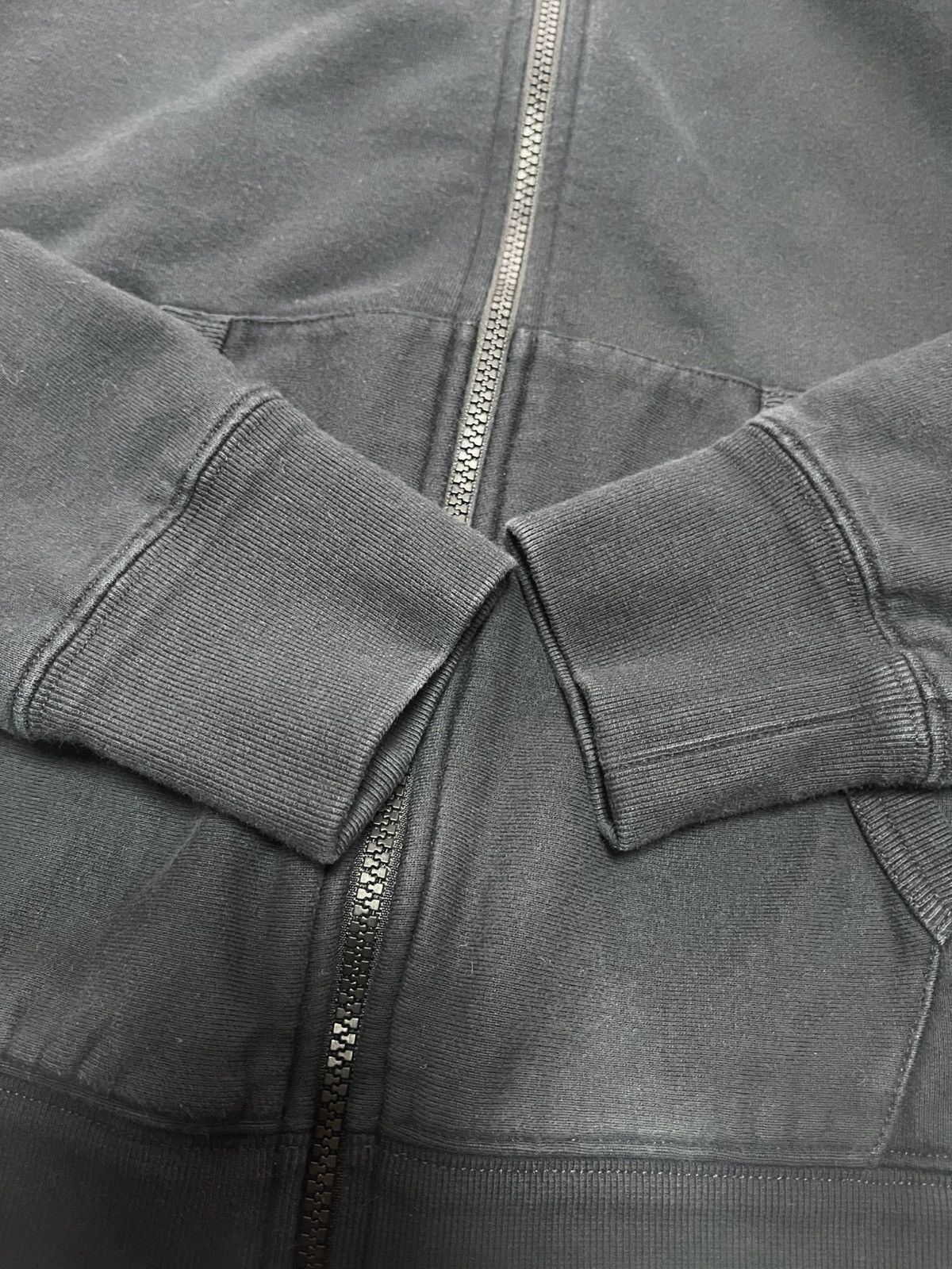 Fragment Design × Moncler MONCLER FRAGMENT ZIP HOODIE WORLD TOUR 2019 SIZE M-L Size US L / EU 52-54 / 3 - 12 Thumbnail