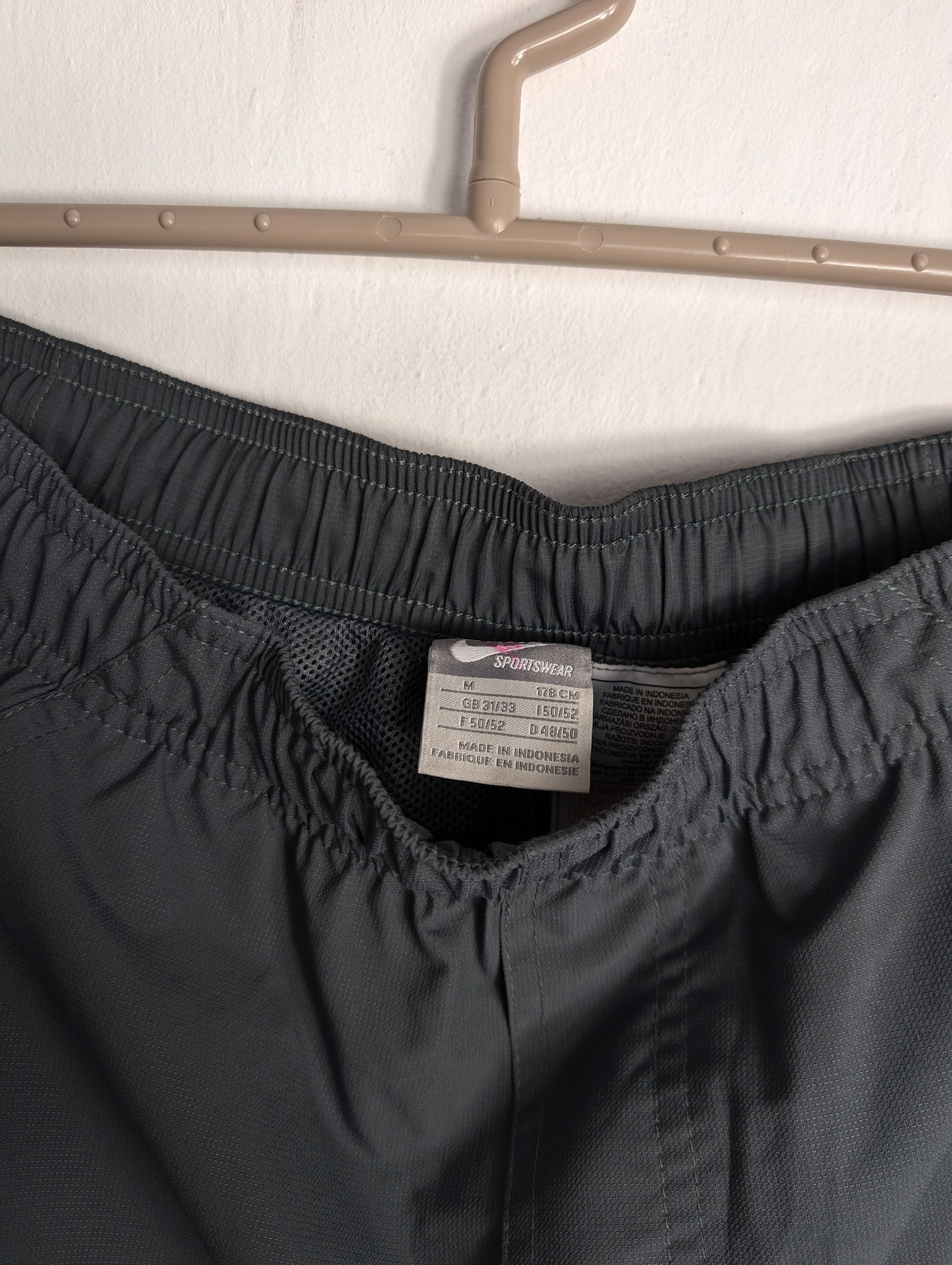 Nike Vintage Nike Y2K 00s 2/3 Shorts Embroidered Swoosh Logo Size US 32 / EU 48 - 3 Thumbnail