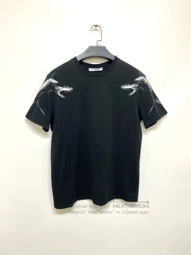 Givenchy Givenchy Shark Print Short Sleeve T. Size US L / EU 52-54 / 3 - 1 Thumbnail
