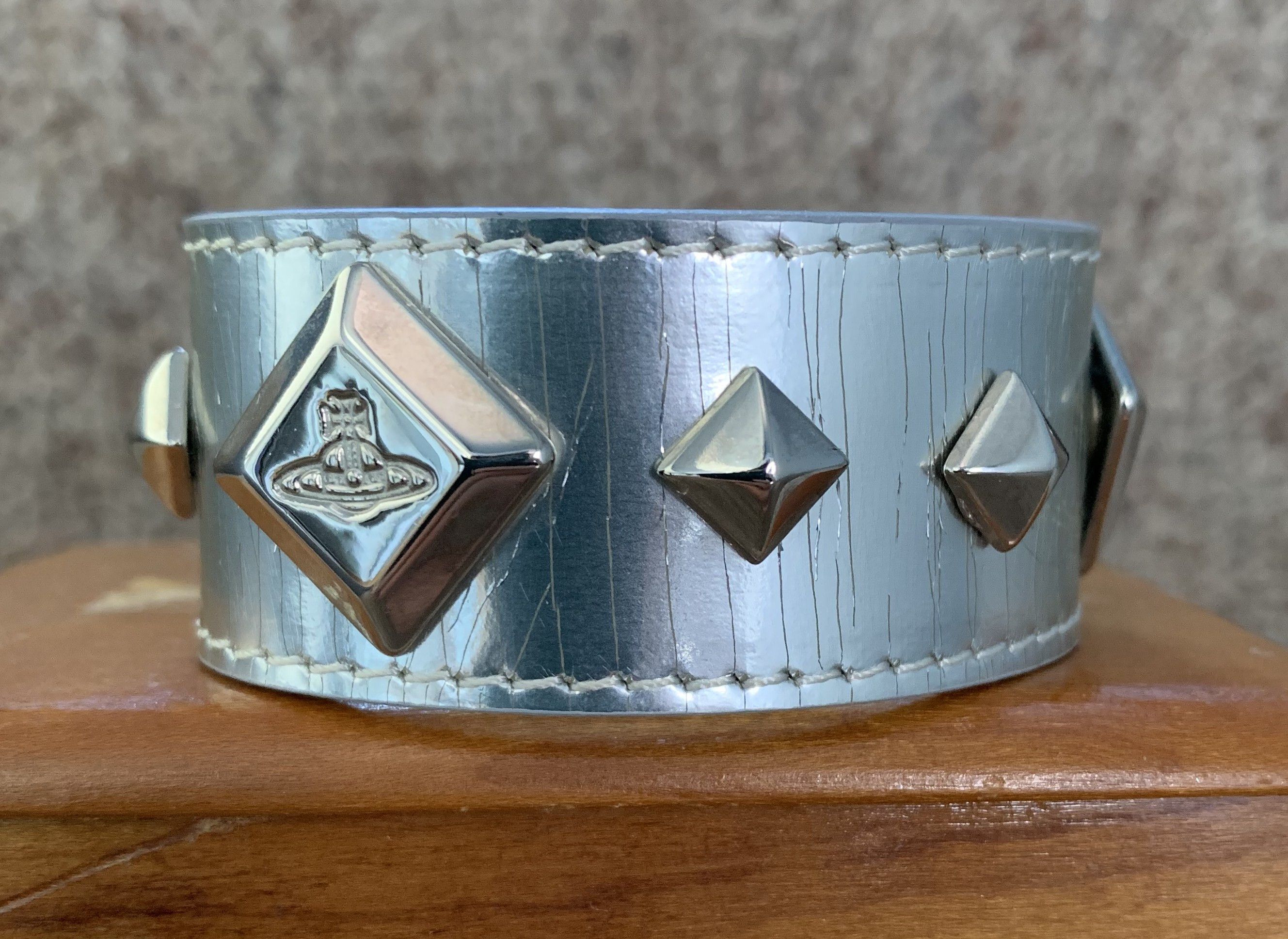 Vivienne Westwood Vivenne Westwood Studded Silver Leather Orb Bracelet Size ONE SIZE - 3 Thumbnail