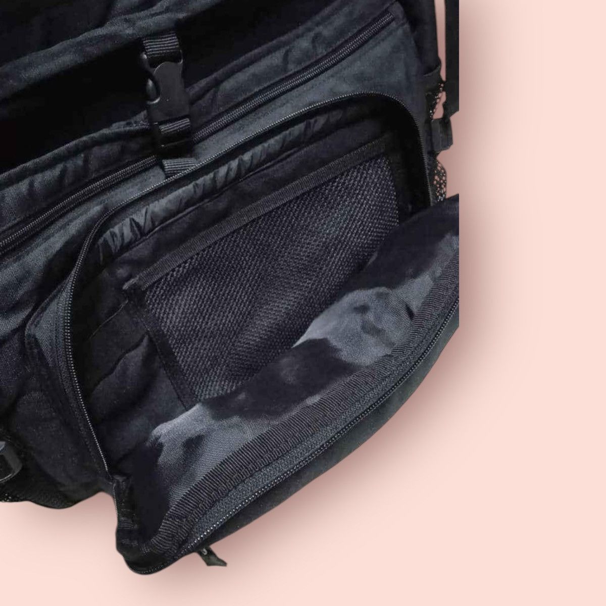 Jun Takahashi × Uniqlo VINTAGE Y2k UNIQLO PADDED UTILITY CROSSBODY BAG Size ONE SIZE - 5 Thumbnail