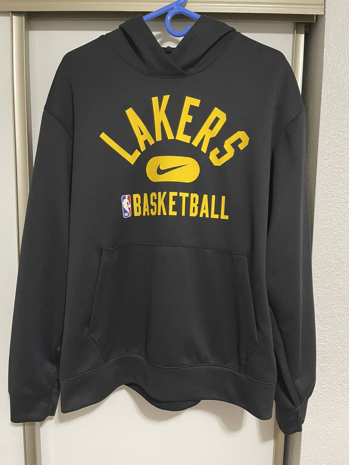 NIKE LOS ANGELES LAKERS NBA BLACK PRACTICE PULLOVER HOODIE SIZE store MEDIUM