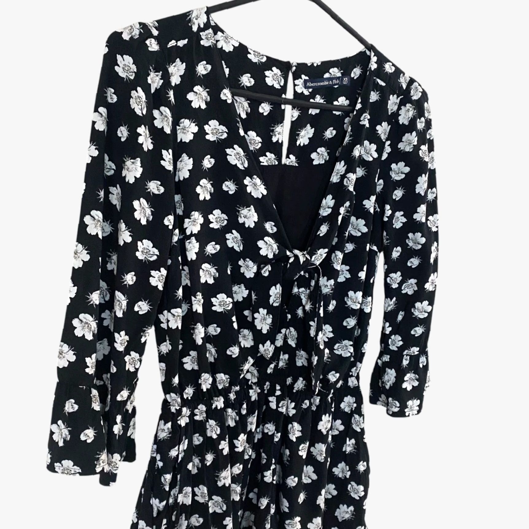 Abercrombie & Fitch VINTAGE Abercrombie & Fitch Romper Tie-Front Floral 3/4 Sleeve XS Womens Black White Beach Bohemian Casual Size 26" / US 2 / IT 38 - 4 Thumbnail