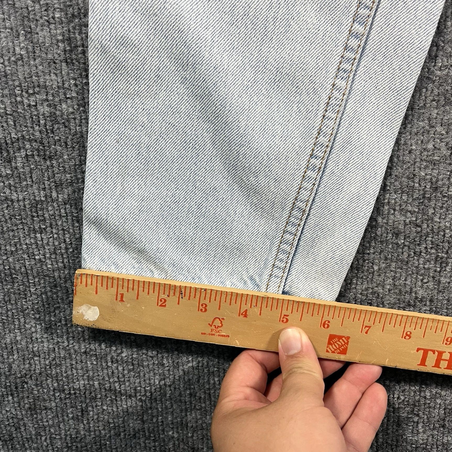 Levi's VINTAGE Levi's 550 Jeans 26x31 Light Wash Distressed 90s USA Mens Size US 26 / EU 42 - 5 Thumbnail