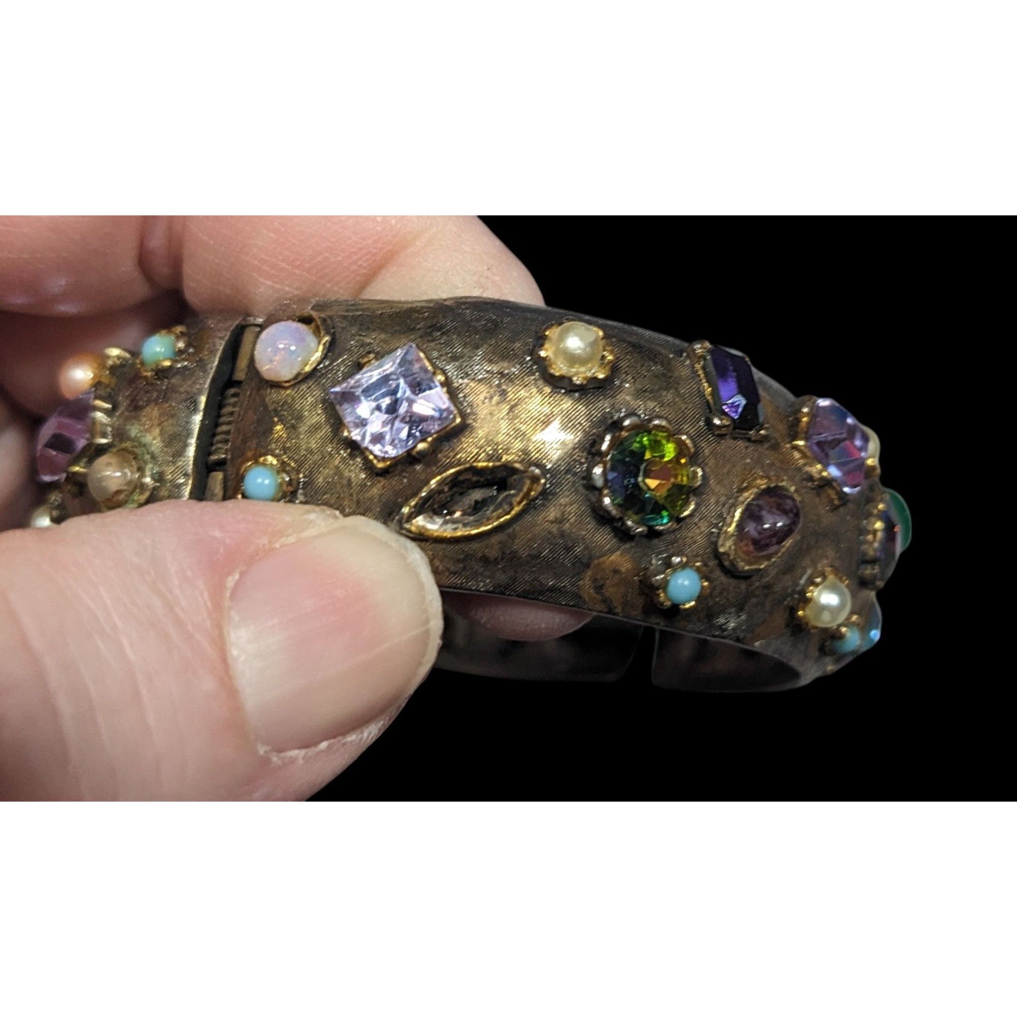 Other Vintage Brutalist Glam Multi Gemmed Gold Tone Hinge Bracelet Size ONE SIZE - 6 Thumbnail
