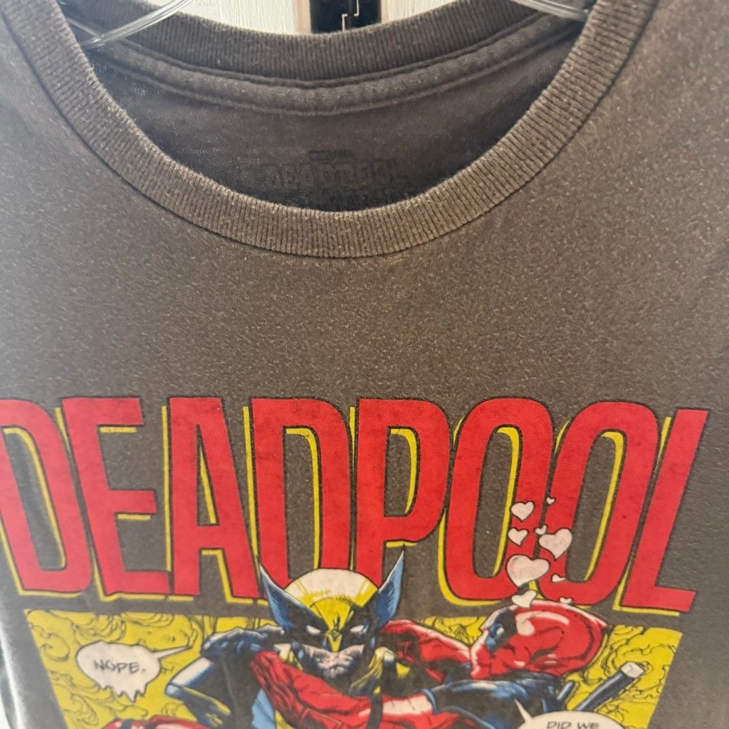 Marvel Comics Deadpool Wolverine Marvel graphics T-shirt men's sz S Size US S / EU 44-46 / 1 - 5 Thumbnail