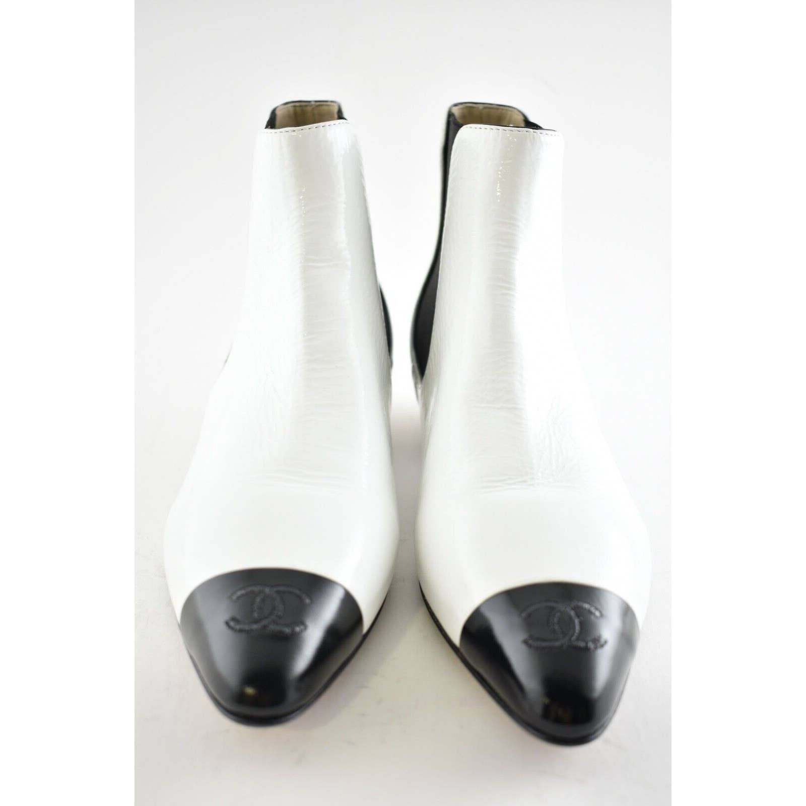 Chanel Chanel 19B White Black Leather Cone CC Logo Ankle Short Size US 8 / IT 38 - 6 Thumbnail