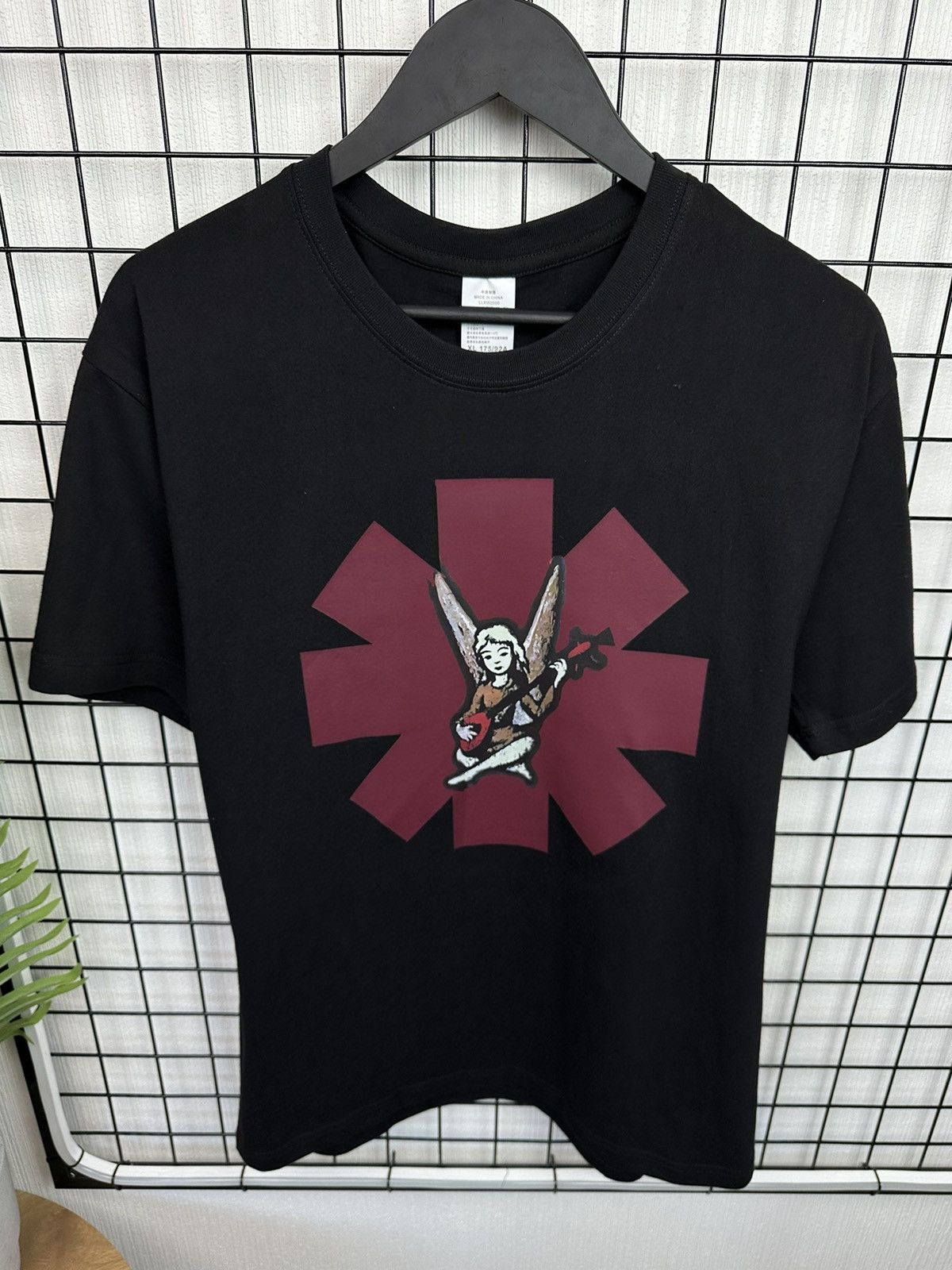 Band Tees Red Hot Chilli Peppers “World Tour 1995” Angel Men Black XL Size US XL / EU 56 / 4 - 4 Thumbnail