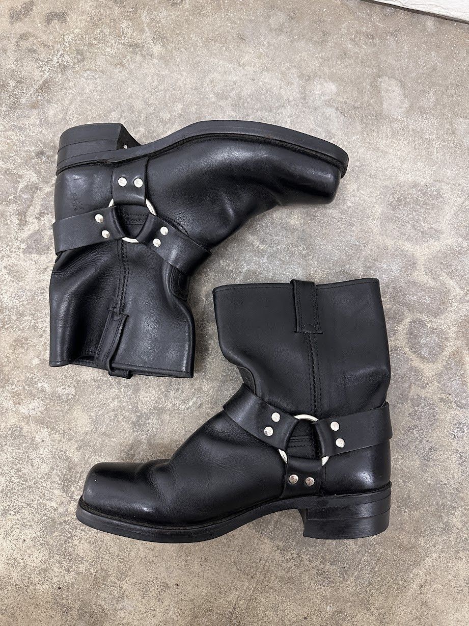 frye cowboy boots womens