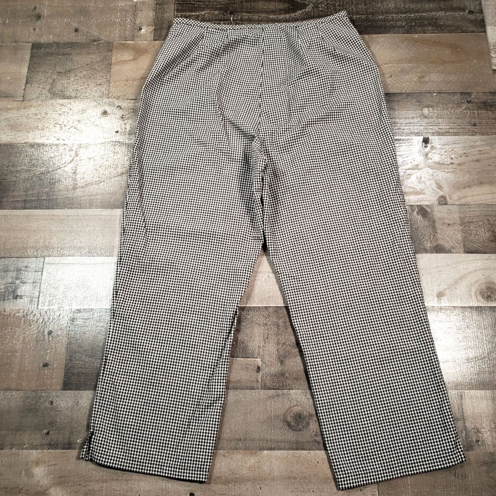 Liz Claiborne Liz Claiborne Pants Capri Black Check Zip Closure Straight Rise Mid 8 Womens Regular Inseam 23 Negative N/A Size 30" / US 8 / IT 44 - 2 Thumbnail