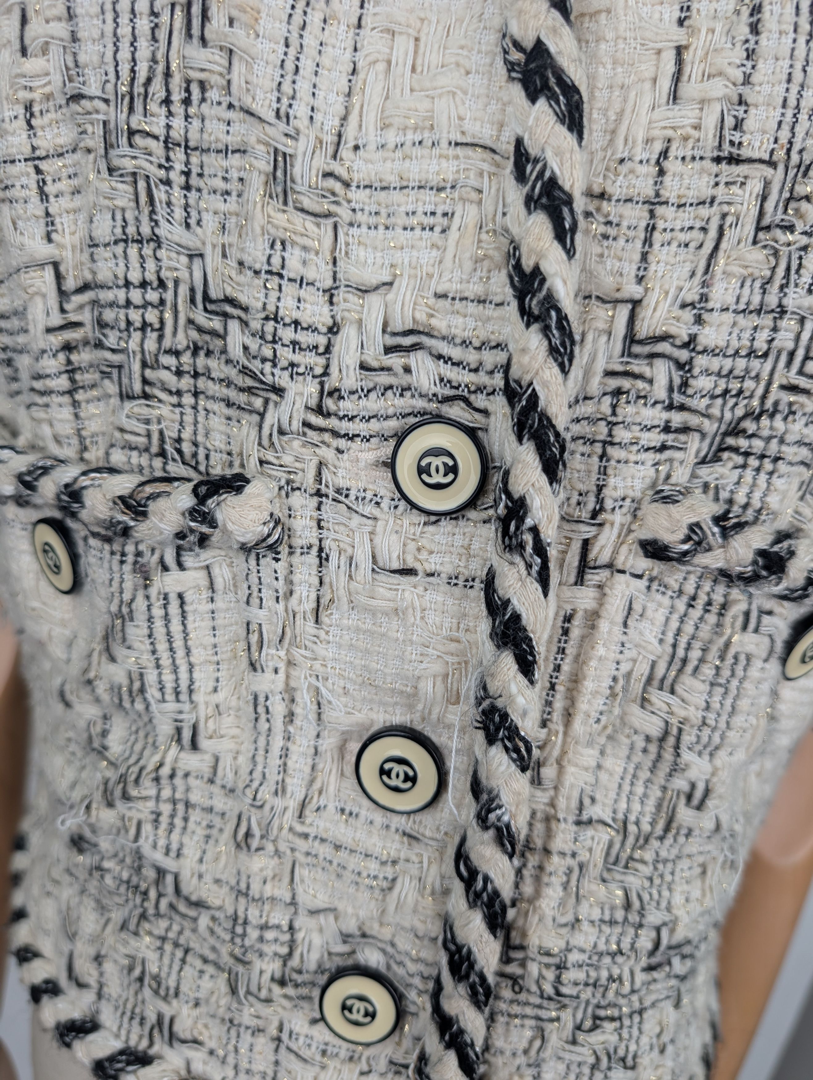 Chanel Chanel White Tweed Vest Jacket Size M / US 6-8 / IT 42-44 - 3 Thumbnail