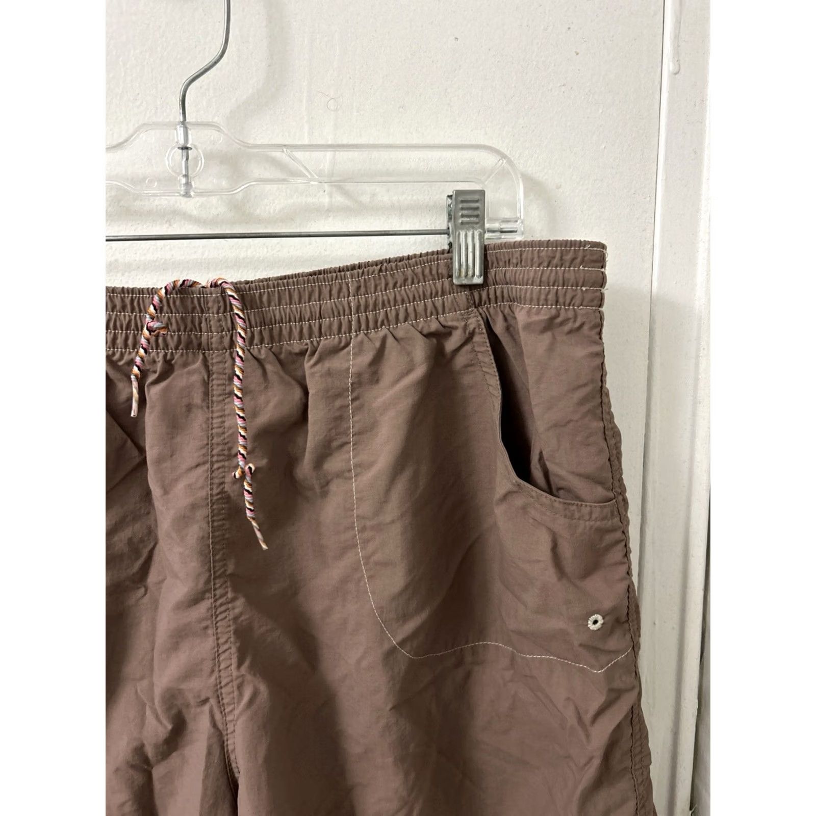 Vintage Columbia Womens Shorts Brown 5" Inseam Pockets Nylon Hiking Activewear Casual Travel Size 36" / US 14 / IT 50 - 4 Thumbnail