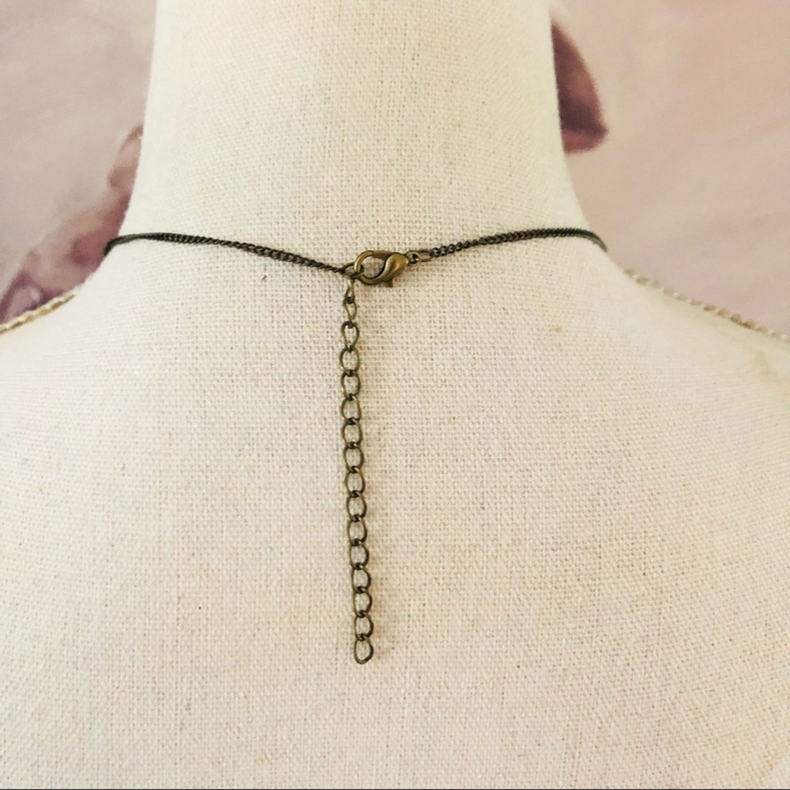 Jewelry Faceted deep fuchsia bead brass plated chain choker necklace Size ONE SIZE - 4 Thumbnail