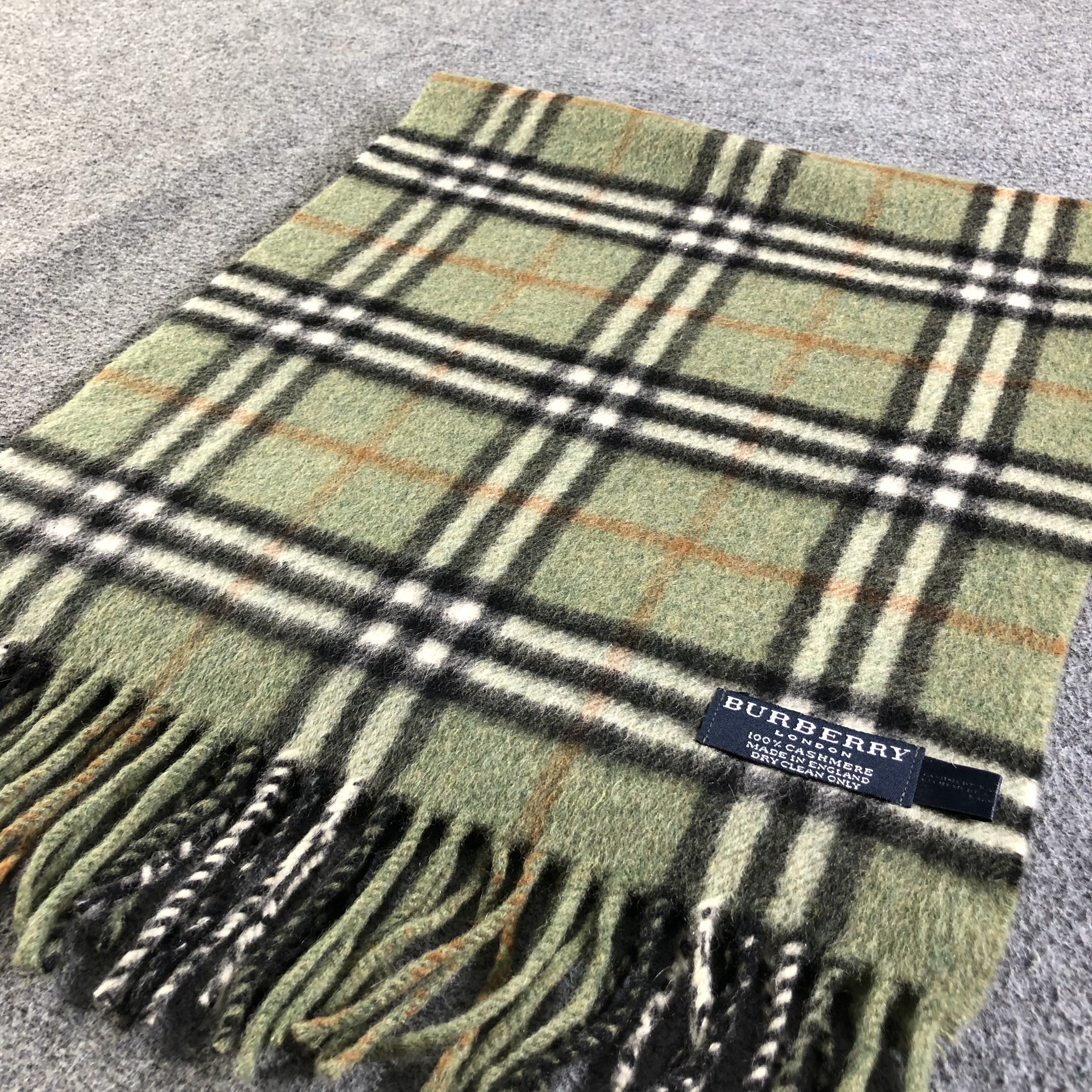 Burberry Burberrys Nova Check Cashmere Scarf Muffler Neckwear V2522 Size ONE SIZE - 3 Thumbnail