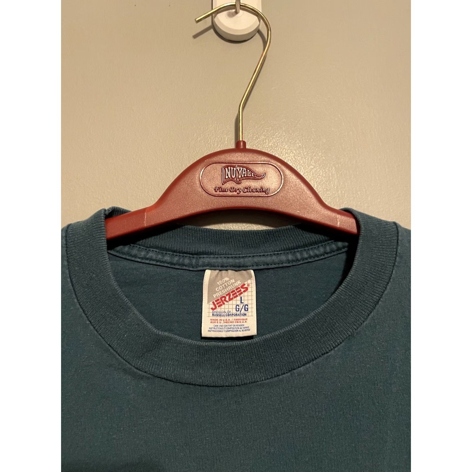 Delta VINTAGE Delta Dolphin T-Shirt Unisex Adults L Crew Neck Short Sleeve Blue/green 1990s Animals Beach Florida Nautical USA Dolphins Shirt Mens Womens Size US L / EU 52-54 / 3 - 3 Thumbnail