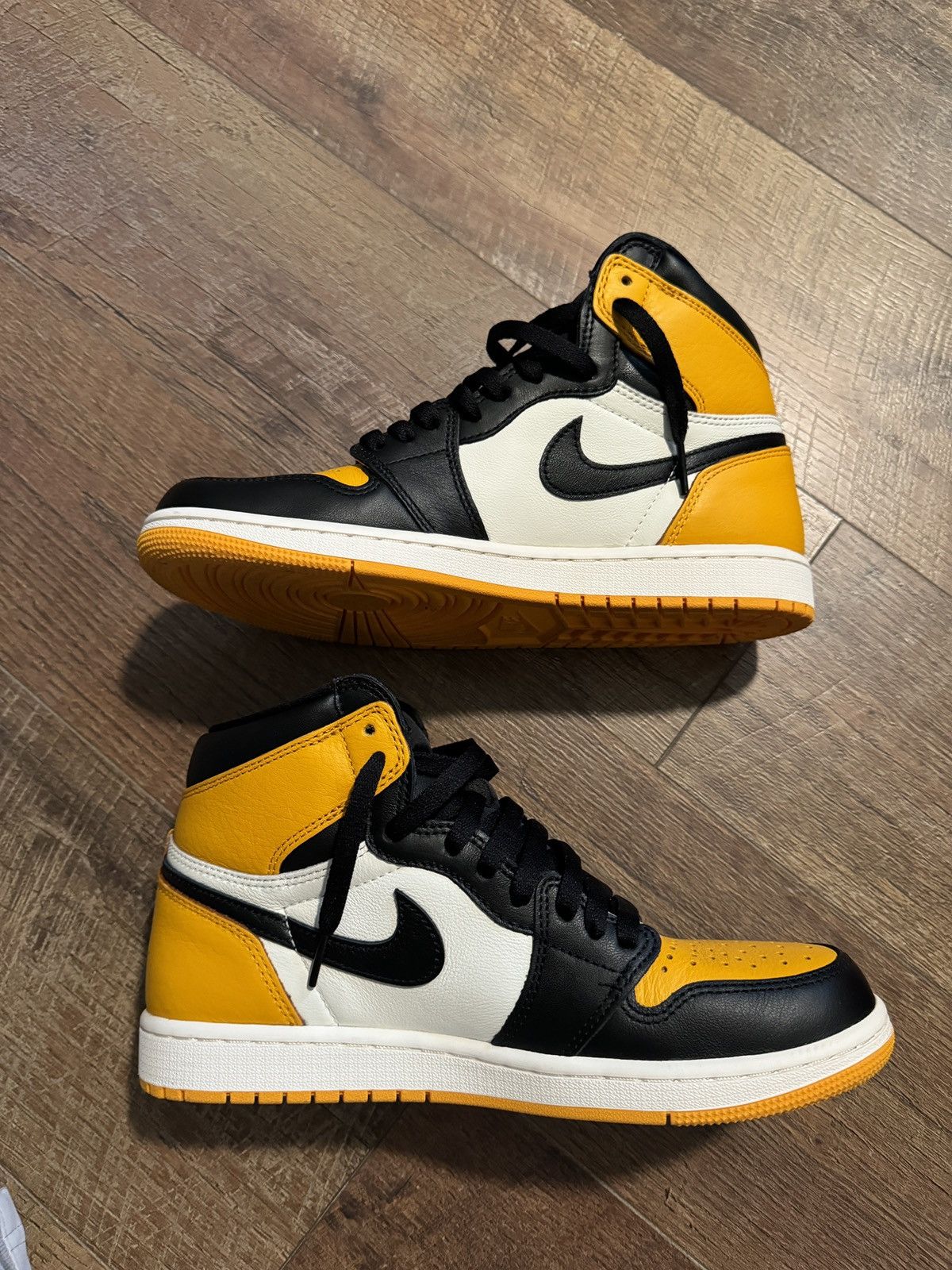 Jordan Brand VNDS Air Jordan 1 Retro Nike Yellow Toe Size US 8.5 / EU 41-42 - 2 Thumbnail