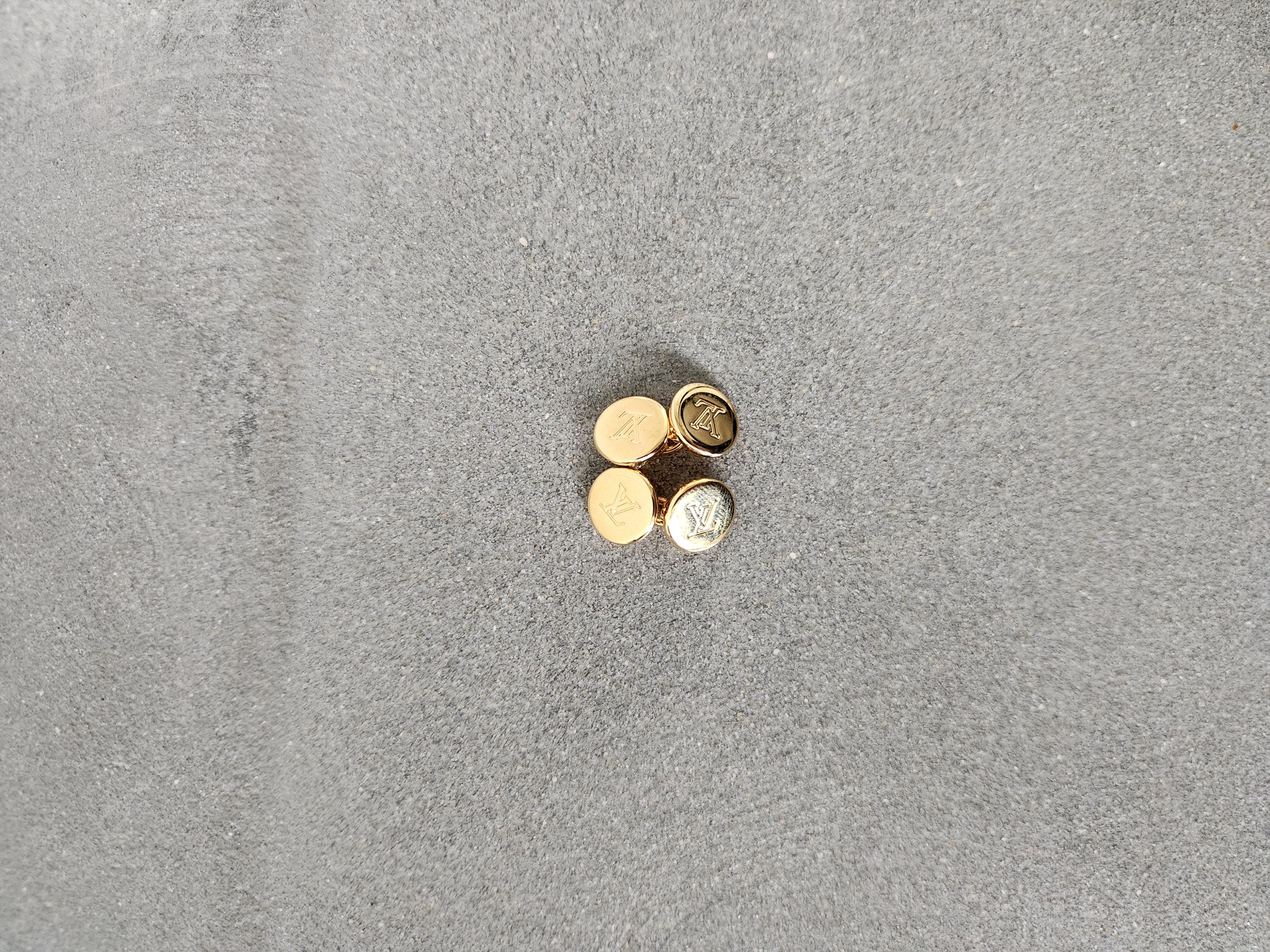 Louis Vuitton Louis Vuitton cuff links, LV gold colour embossed cuff links Size ONE SIZE - 2 Thumbnail