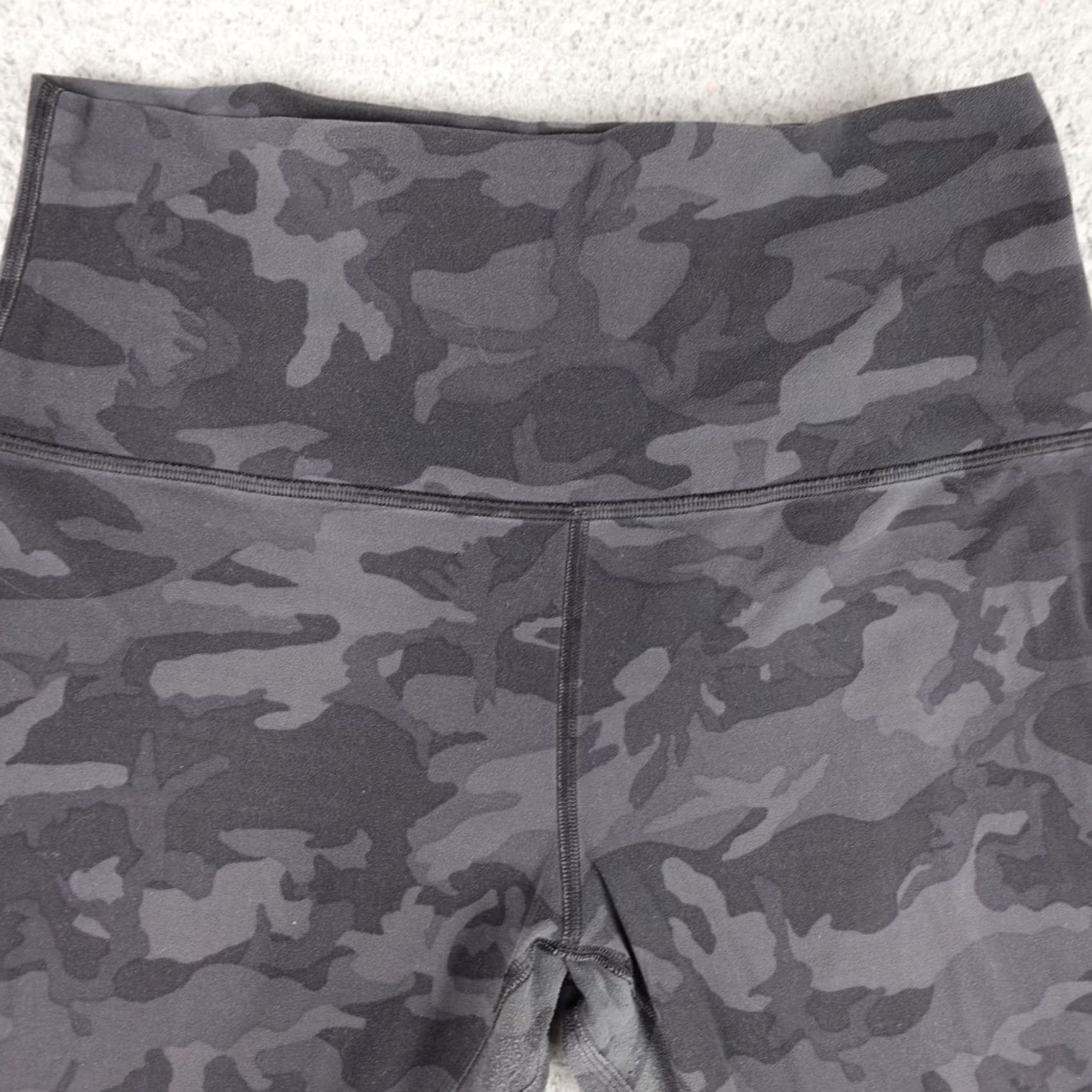 Lululemon Lululemon Leggings Womens 2 Black Camo Capri High Rise Athleisure Gym Yoga Size 26" / US 2 / IT 38 - 4 Thumbnail