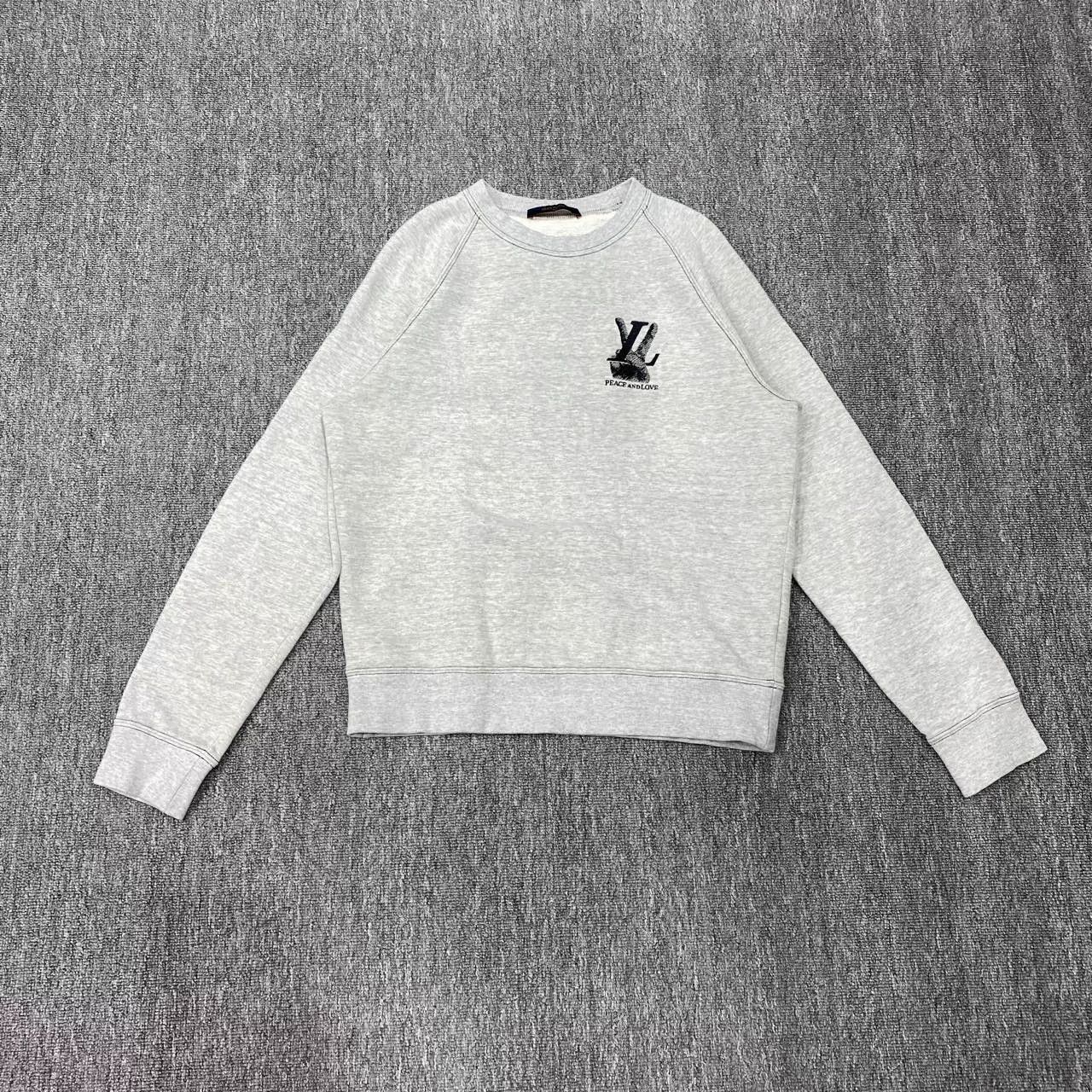 Louis Vuitton LV Gray Hand Gesture Logo Sweatshirt M 95 New Size US M / EU 48-50 / 2 - 1 Thumbnail