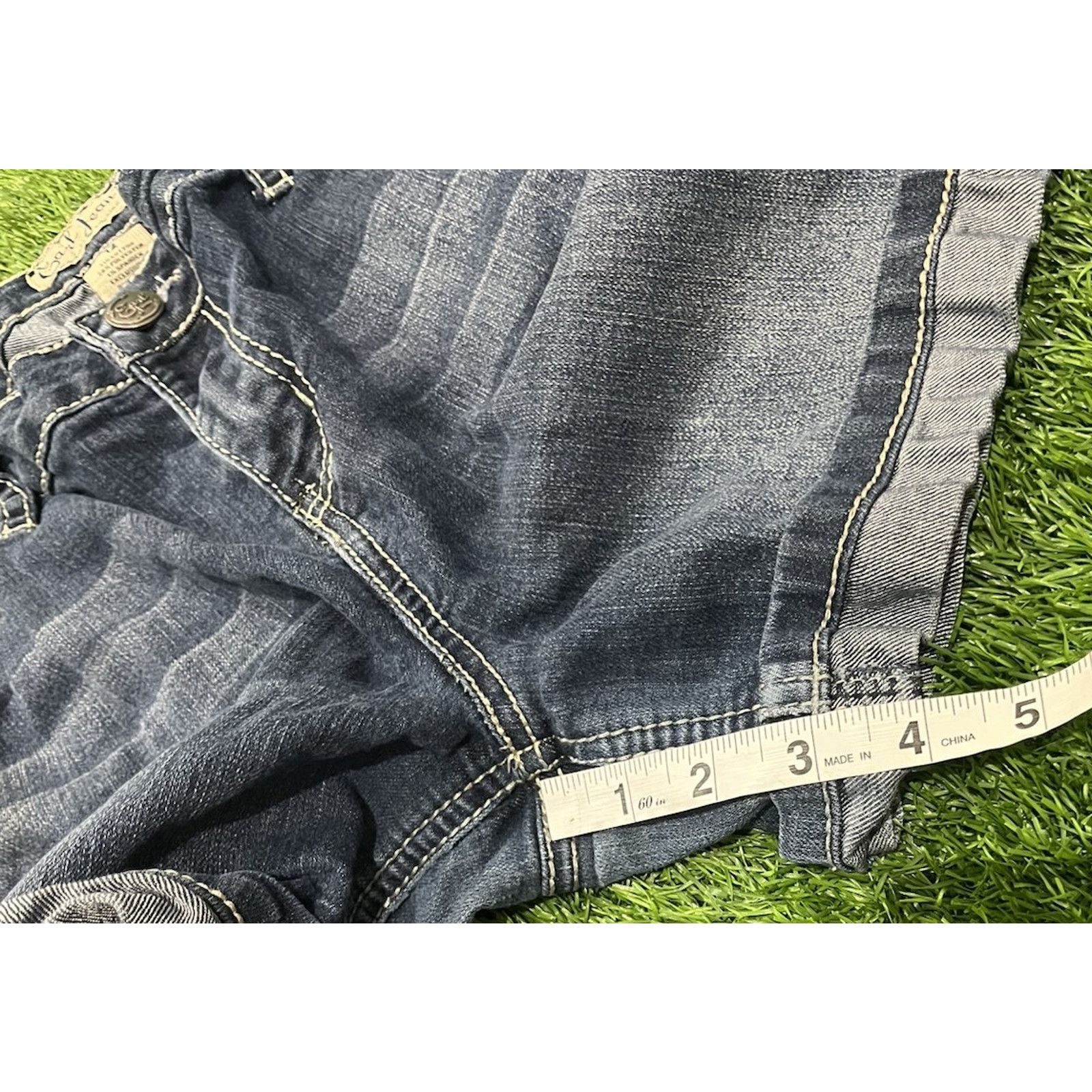 Earl Jeans Earl Jean Iron Cross Rhinestone Pocket Denim Shorts Y2K 12 Size 34" / US 12 / IT 48 - 4 Thumbnail
