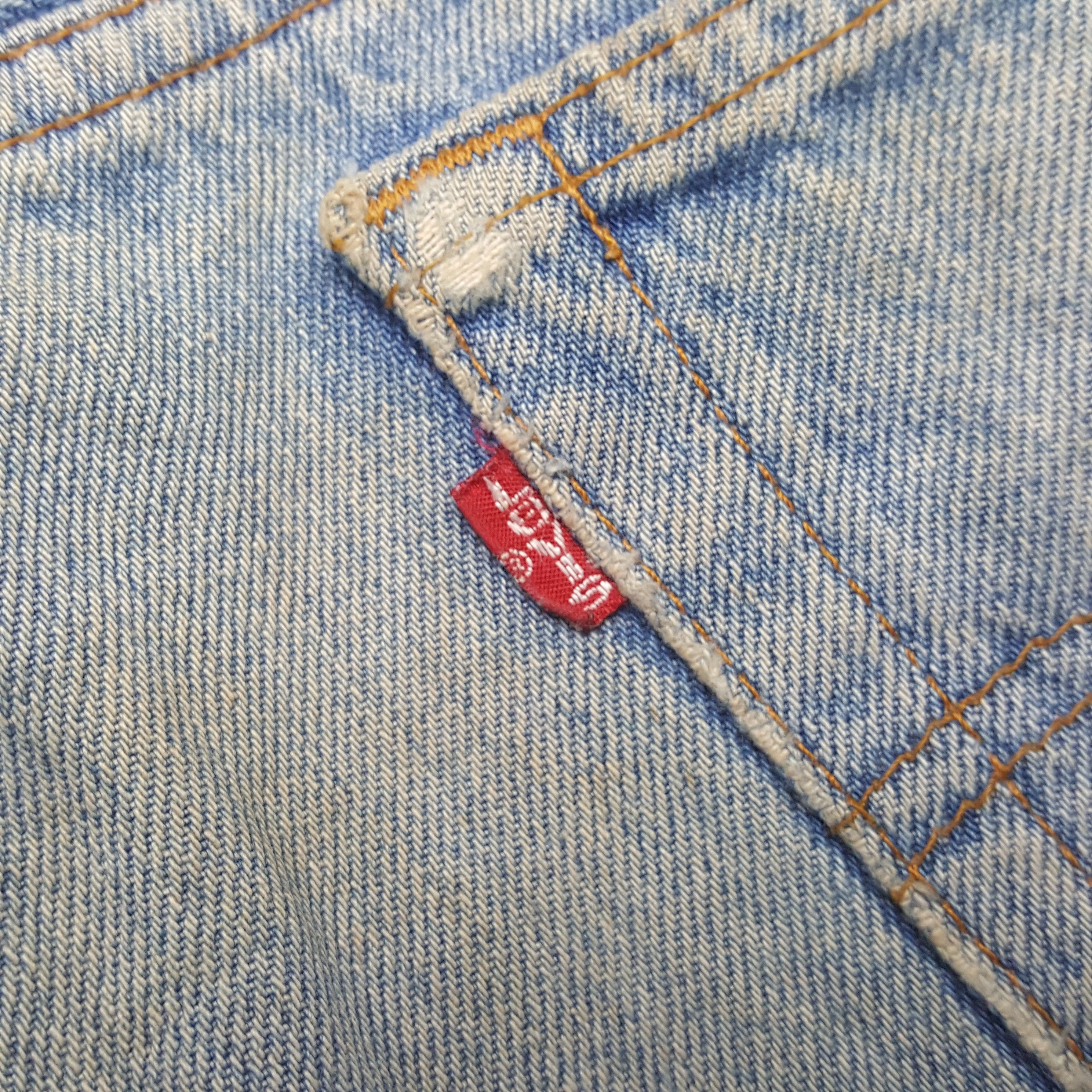 Levi's Vintage 90's Levis 501 Distressed Ripped Denim jeans RR9 Size US 33 - 13 Thumbnail