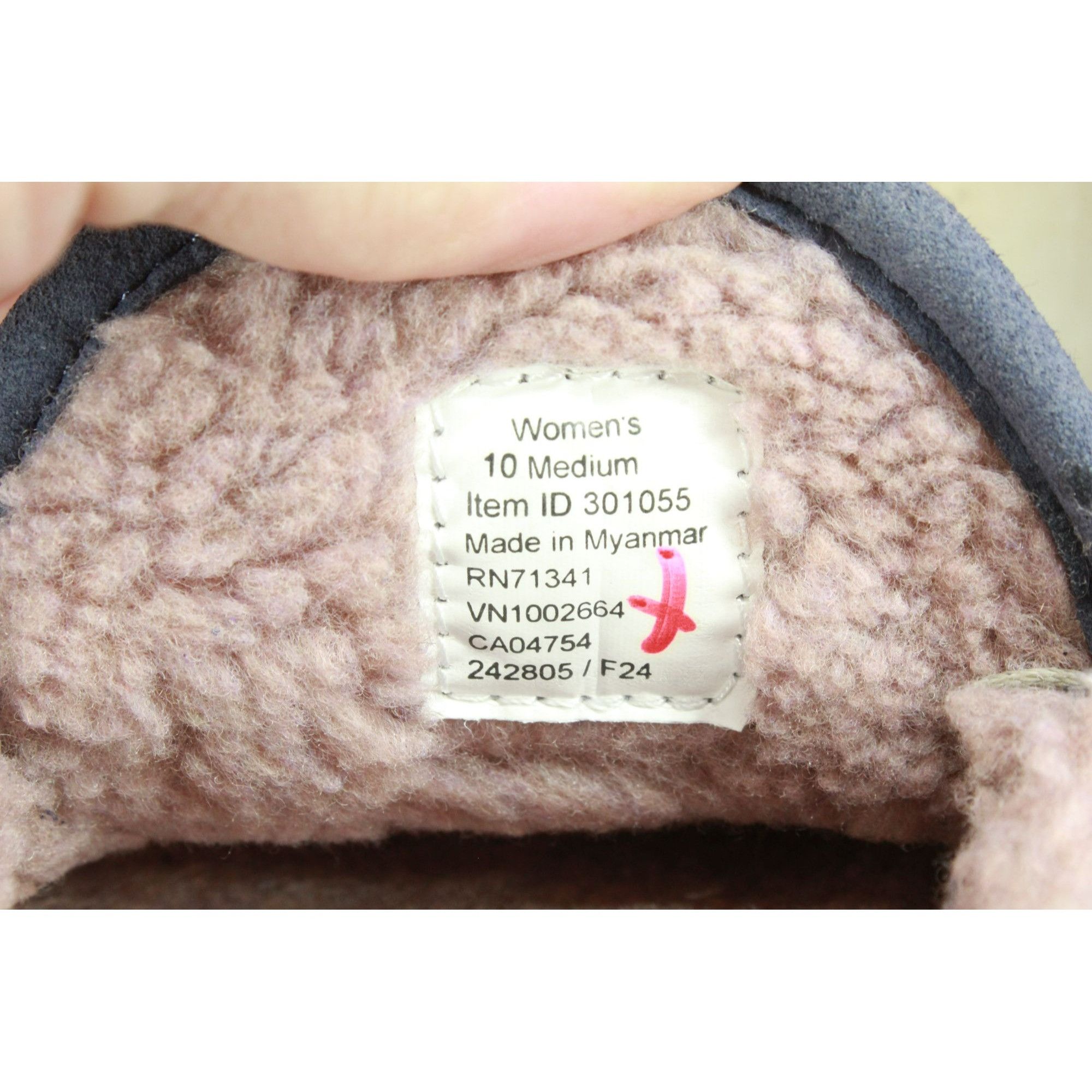 L.L. Bean LL Bean Women's Fleece Mountain Moccasin Slippers Size US 10 / IT 40 - 8 Thumbnail
