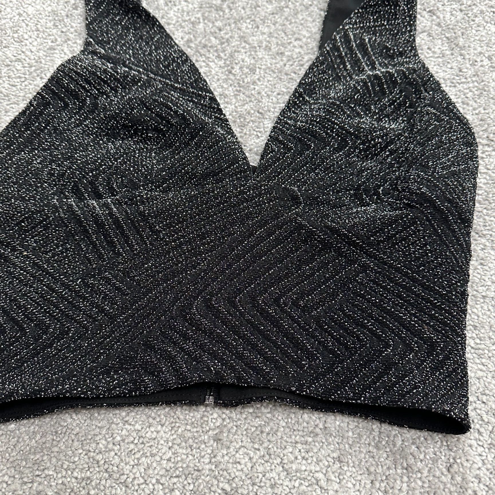 AQUA Aqua Sparkle Metallic Crop Top Women Small Black Sleeveless Tank Crop Top V-Neck Zip Zipper Casual Party/Cocktail Modern Designer 90s? Size S / US 4 / IT 40 - 2 Thumbnail