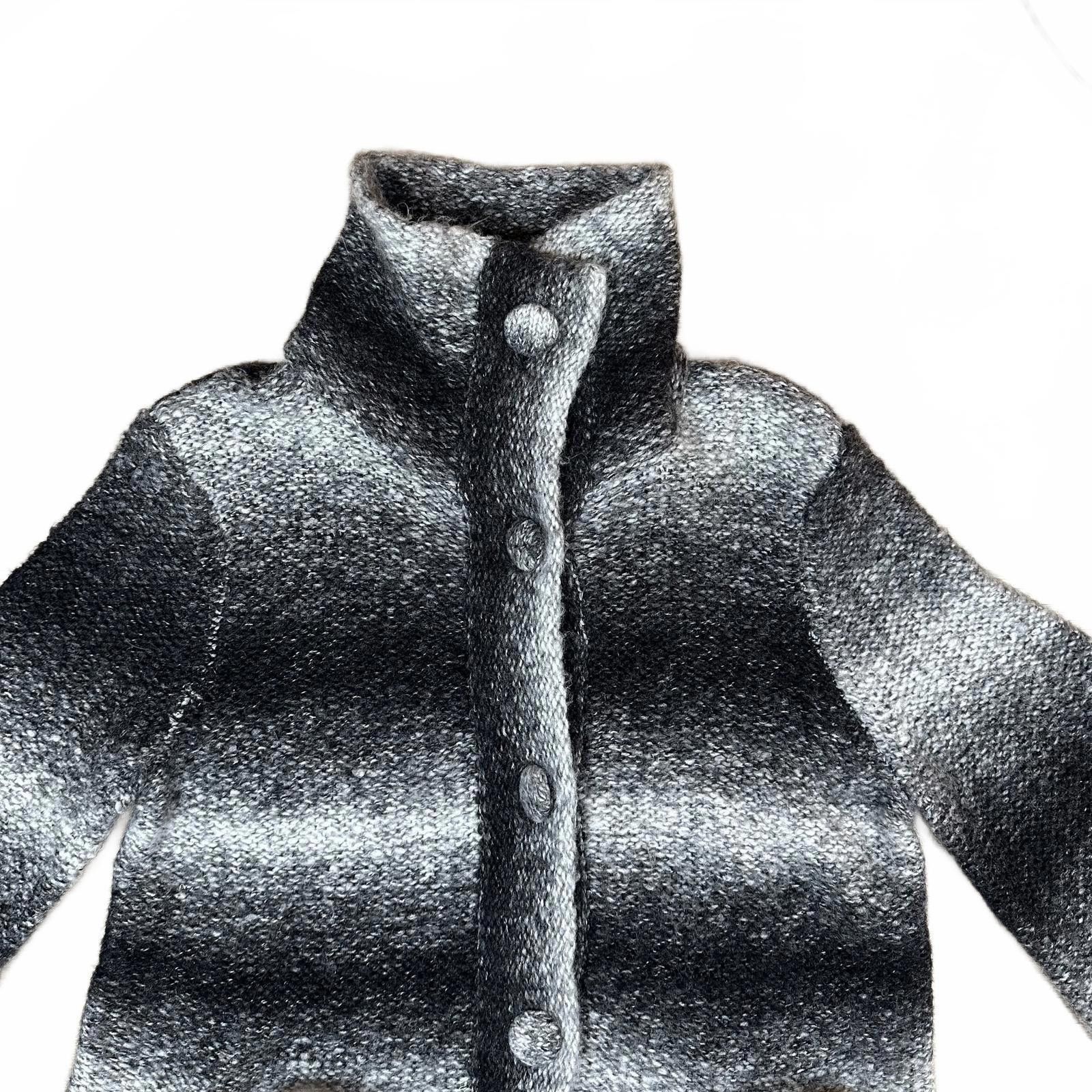 Jones New York Women’s Sweater Black Gray Ombre Stripe S Vintage Size S / US 4 / IT 40 - 3 Thumbnail
