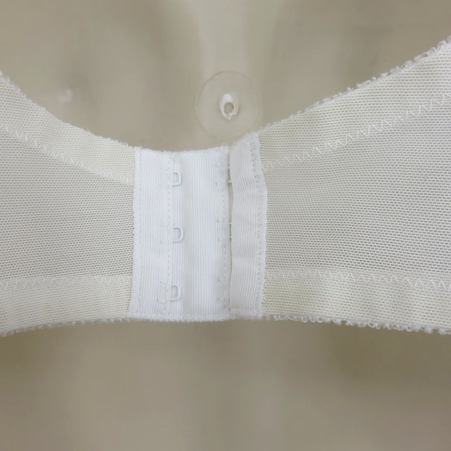 Vintage VINTAGE Jezebel Bra Balconette 38D 38DD White Floral Lace Tulle Underwire Nylon Blended Fabric 400 Hooks & Eye Womens Size ONE SIZE - 7 Thumbnail