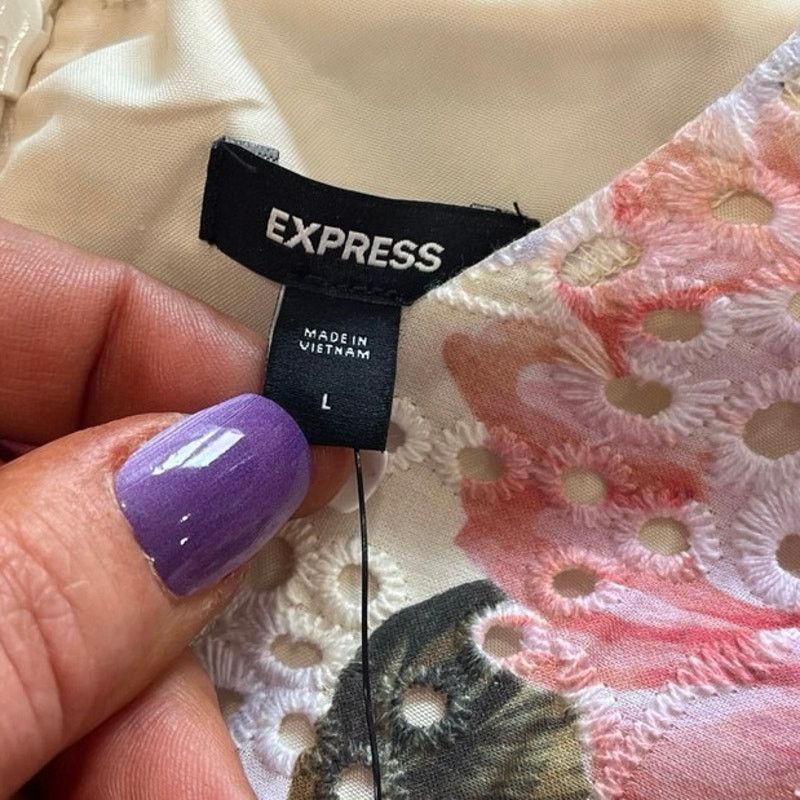 Express NWT Express Floral Eyelet Flutter Sleeve Mini Dress Multi L Size L / US 10 / IT 46 - 5 Thumbnail