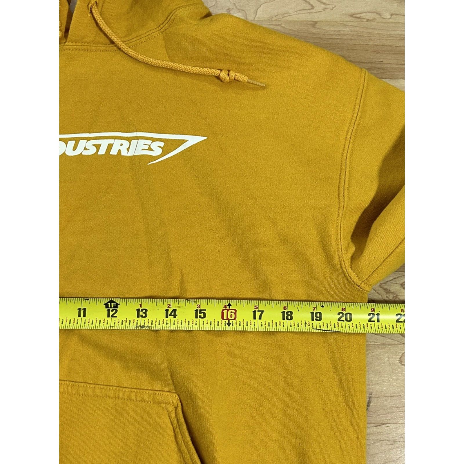Vintage VINTAGE Marvel Avengers SweatER Mens Stark Industries Yellow Hoodie Iron man sz Medium Hoodie Crew Neck Long Sleeve Logo Graphic Pullover Mens Size US M / EU 48-50 / 2 - 4 Thumbnail