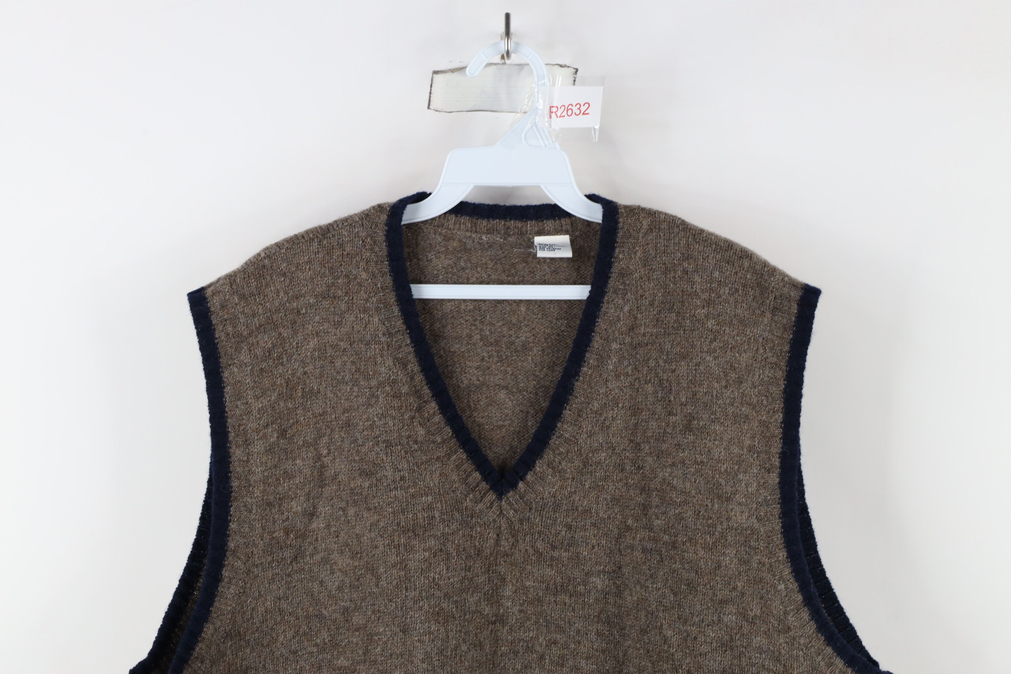 Vintage Vintage 90s Streetwear Wool Knit V-Neck Sweater Vest Brown Size US XL / EU 56 / 4 - 2 Thumbnail