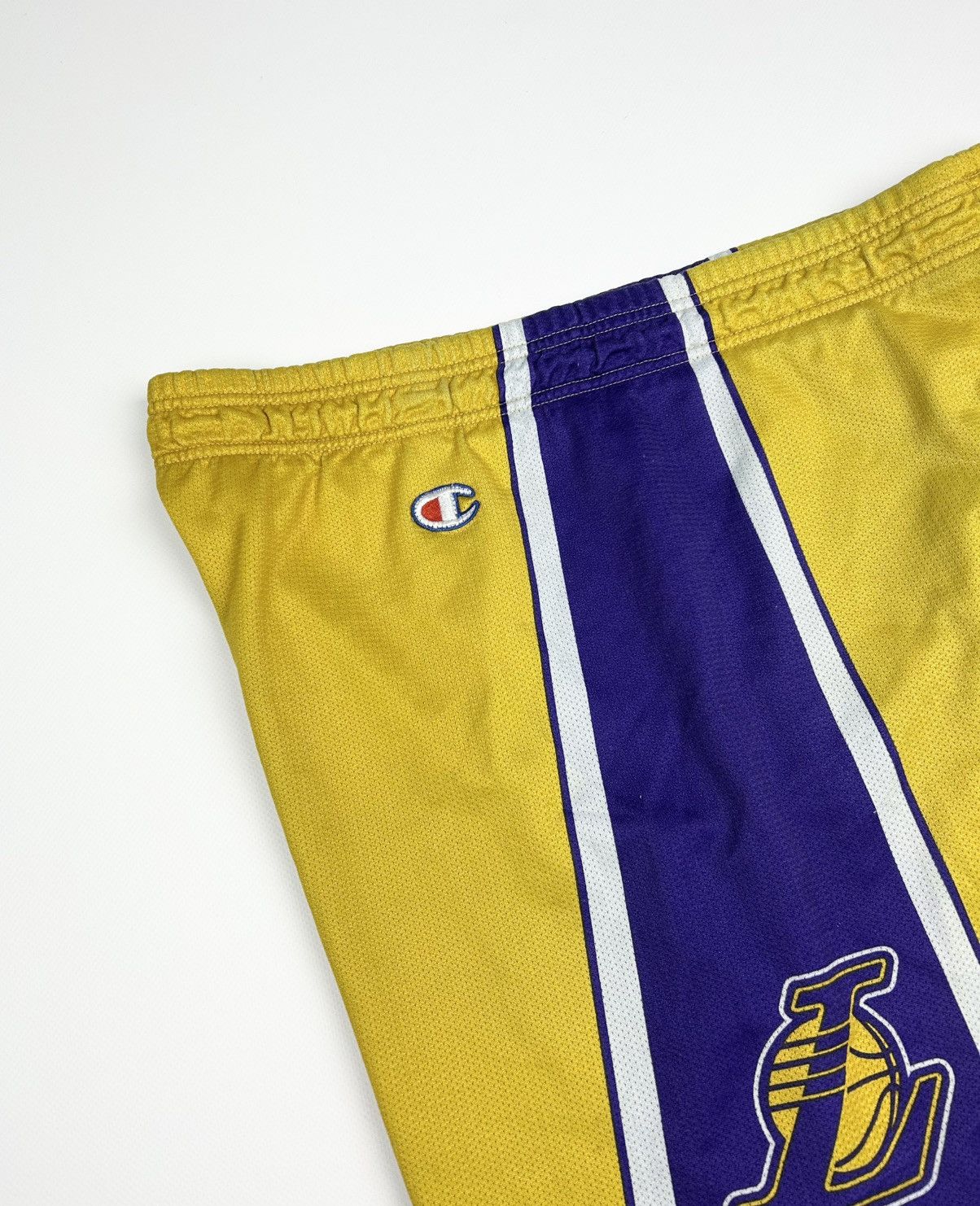 Champion × NBA Lakers vintage yellow Champion NBA basketball shorts Size US 32 / EU 48 - 7 Thumbnail