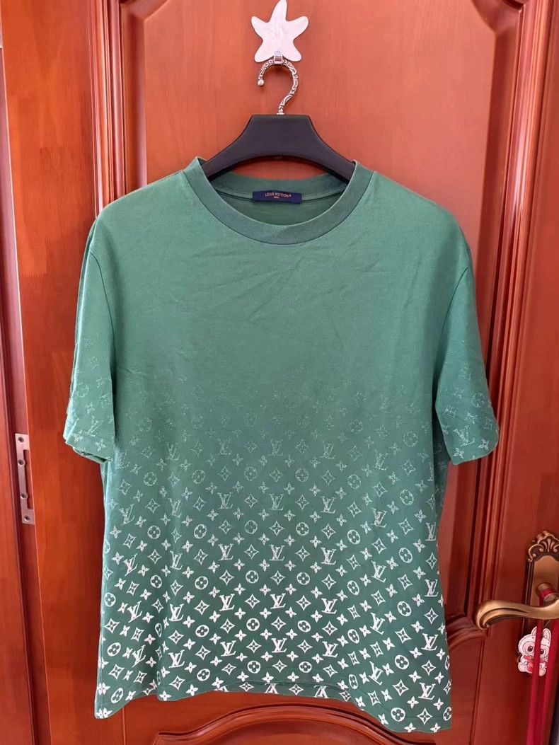 Louis Vuitton Louis Vuitton Green Gradient Print T-shirt - dmc Size US XXL / EU 58 / 5 - 1 Thumbnail