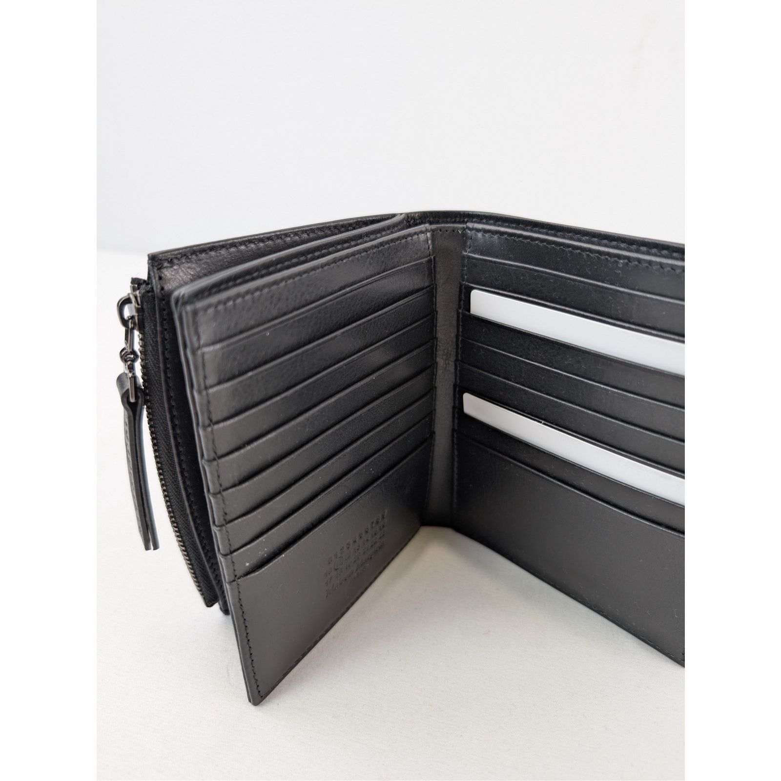 Maison Margiela o1rshd1 Size: OS / Bi-Fold Wallet Zippered / Multiple Slots Size ONE SIZE - 8 Thumbnail