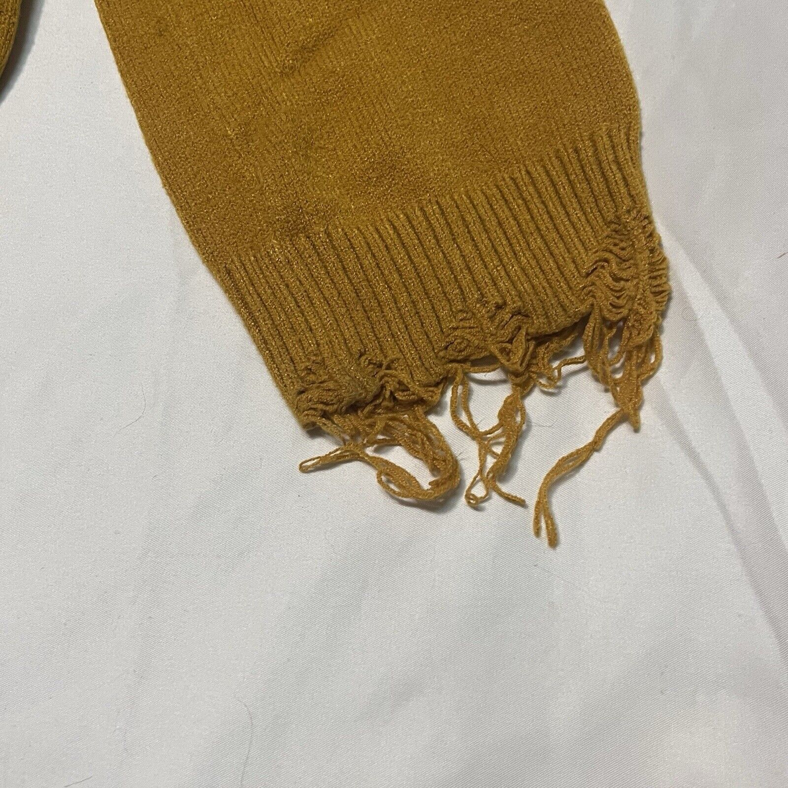 Other Wild Honey Womens Cropped Sweater Mustard V-Neck Distressed Size M / US 6-8 / IT 42-44 - 4 Thumbnail