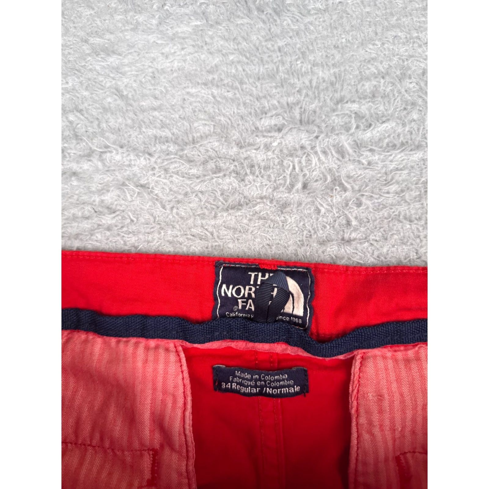 The North Face VINTAGE The North Face Shorts Men Large 34 Red Cotton Twill Cargo - 34x9 Inseam, Regular Fit, Belted, Pockets, Canvas Utility Short Mens Size US 34 / EU 50 - 7 Thumbnail
