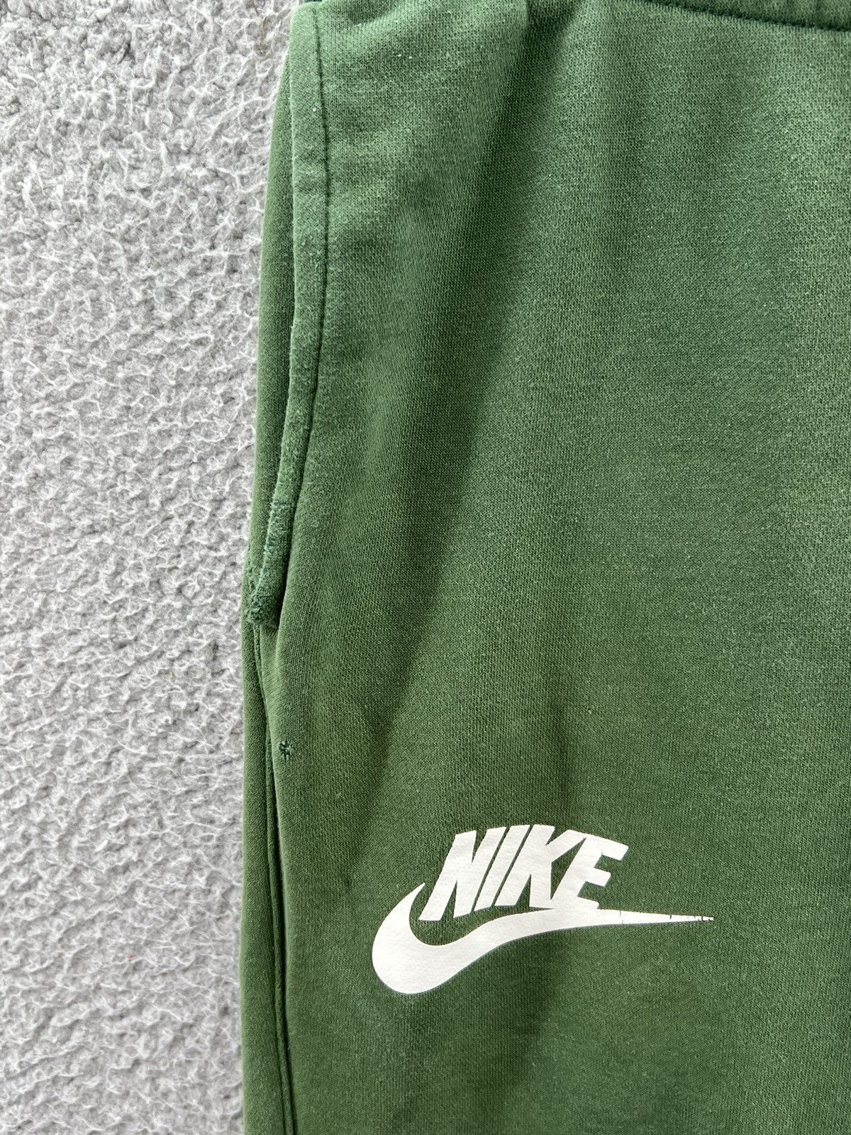 Nike Nike Stranger Things Hawkins High Sweatpants Small CQ3656 Size US 34 / EU 50 - 6 Thumbnail