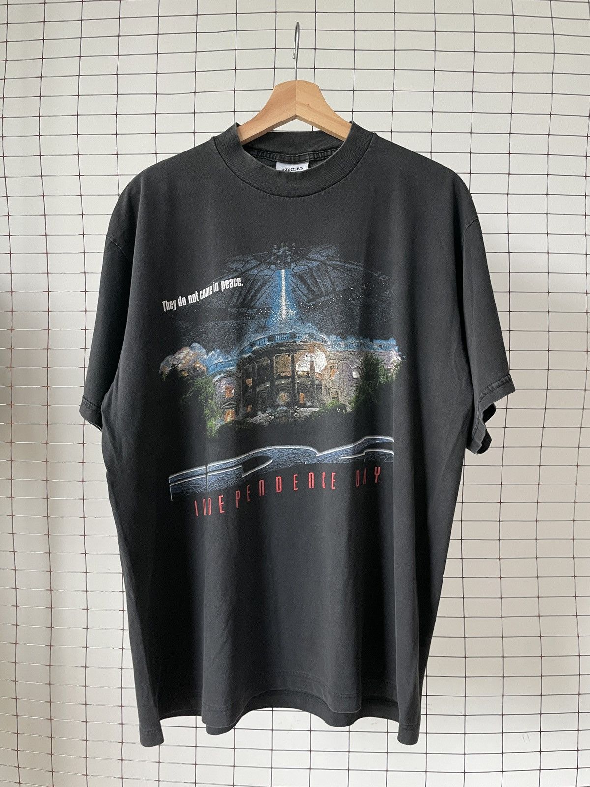 Vintage Vintage Independence Day Movie T-Shirt Size US XL / EU 56 / 4 - 1 Thumbnail