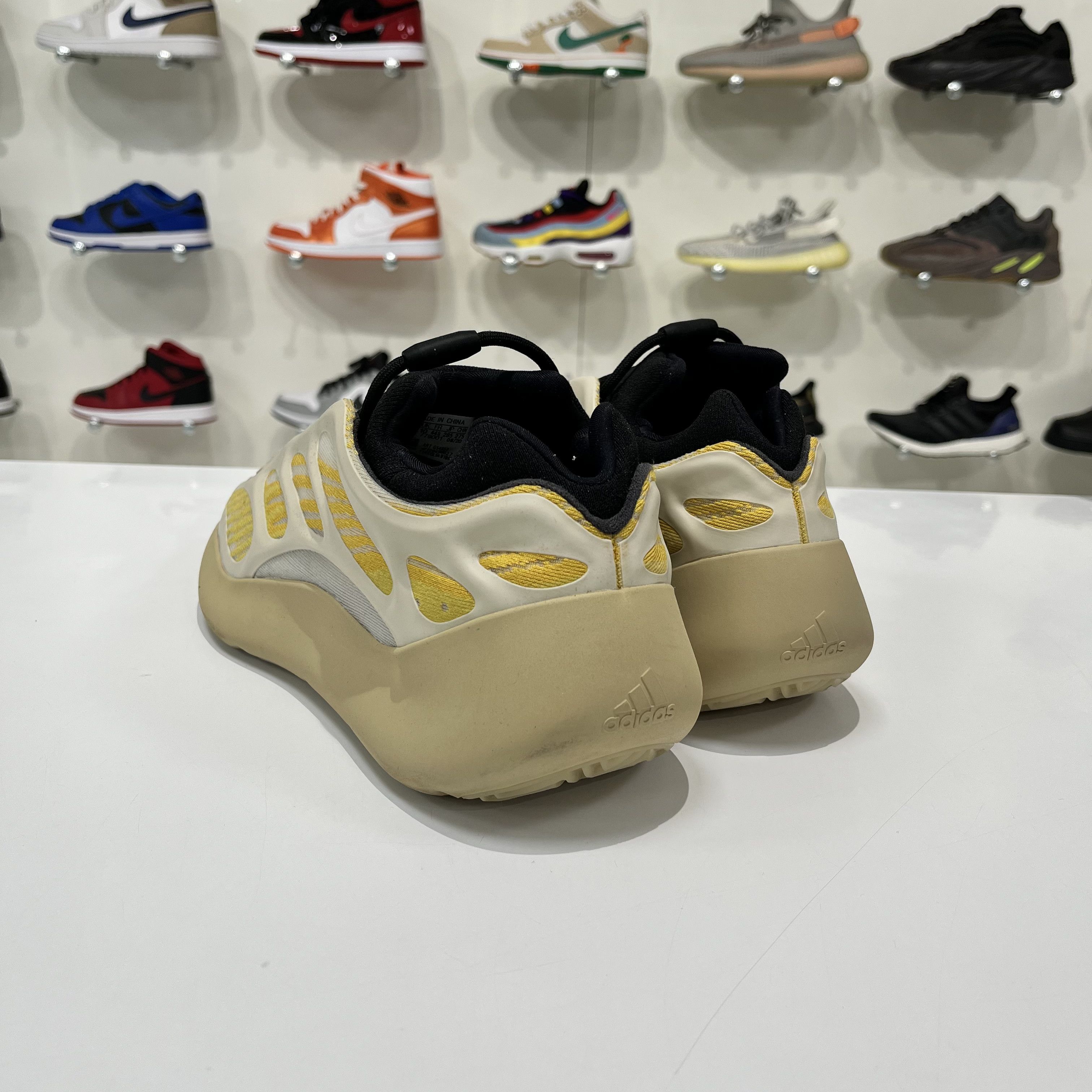 Adidas Adidas Yeezy 700 V3 Safflower Size US 8.5 / EU 41-42 - 4 Thumbnail