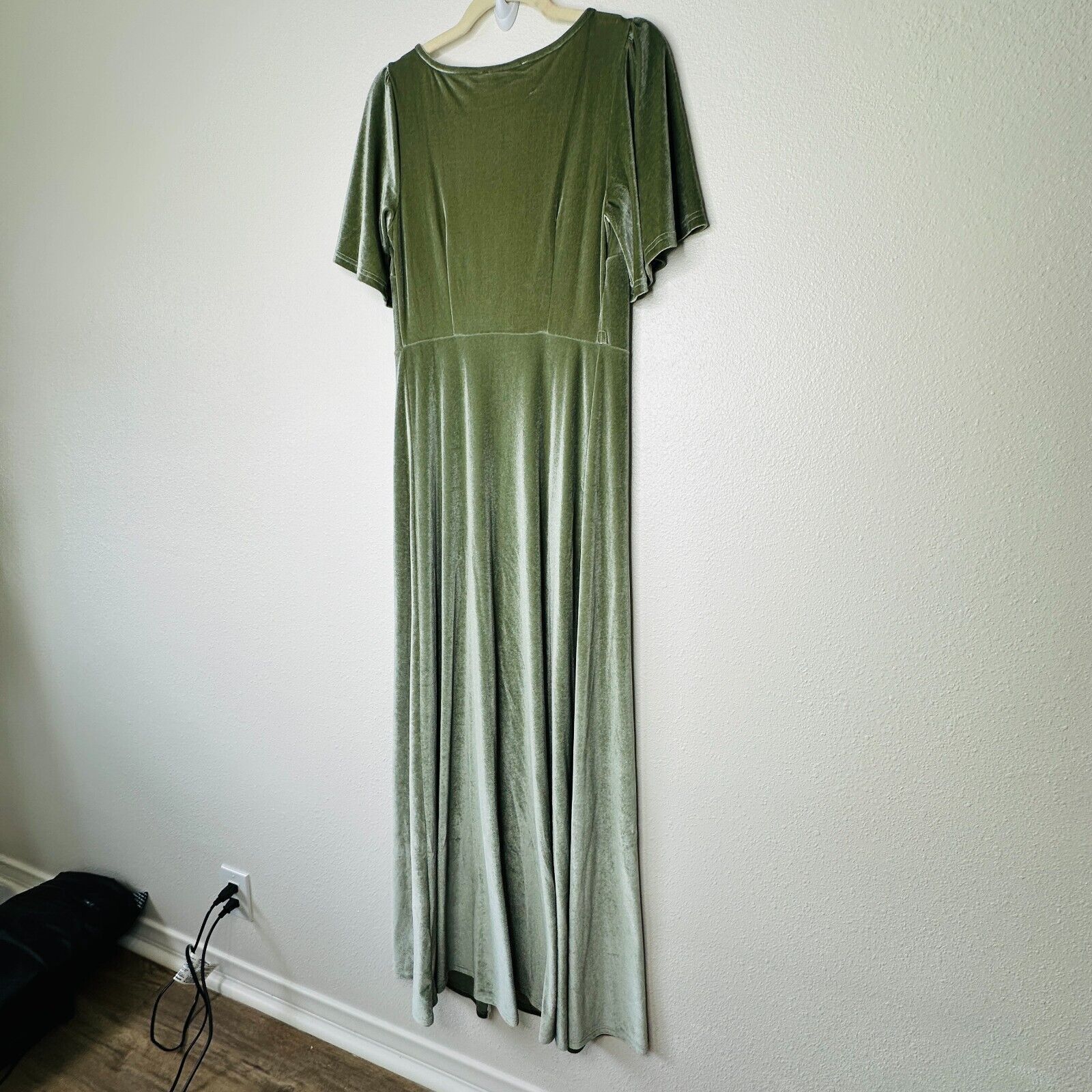 Other Baltic Born Sage Green Velour Flutter Sleeve Maxi Wrap Dress Size XS / US 0-2 / IT 36-38 - 9 Thumbnail